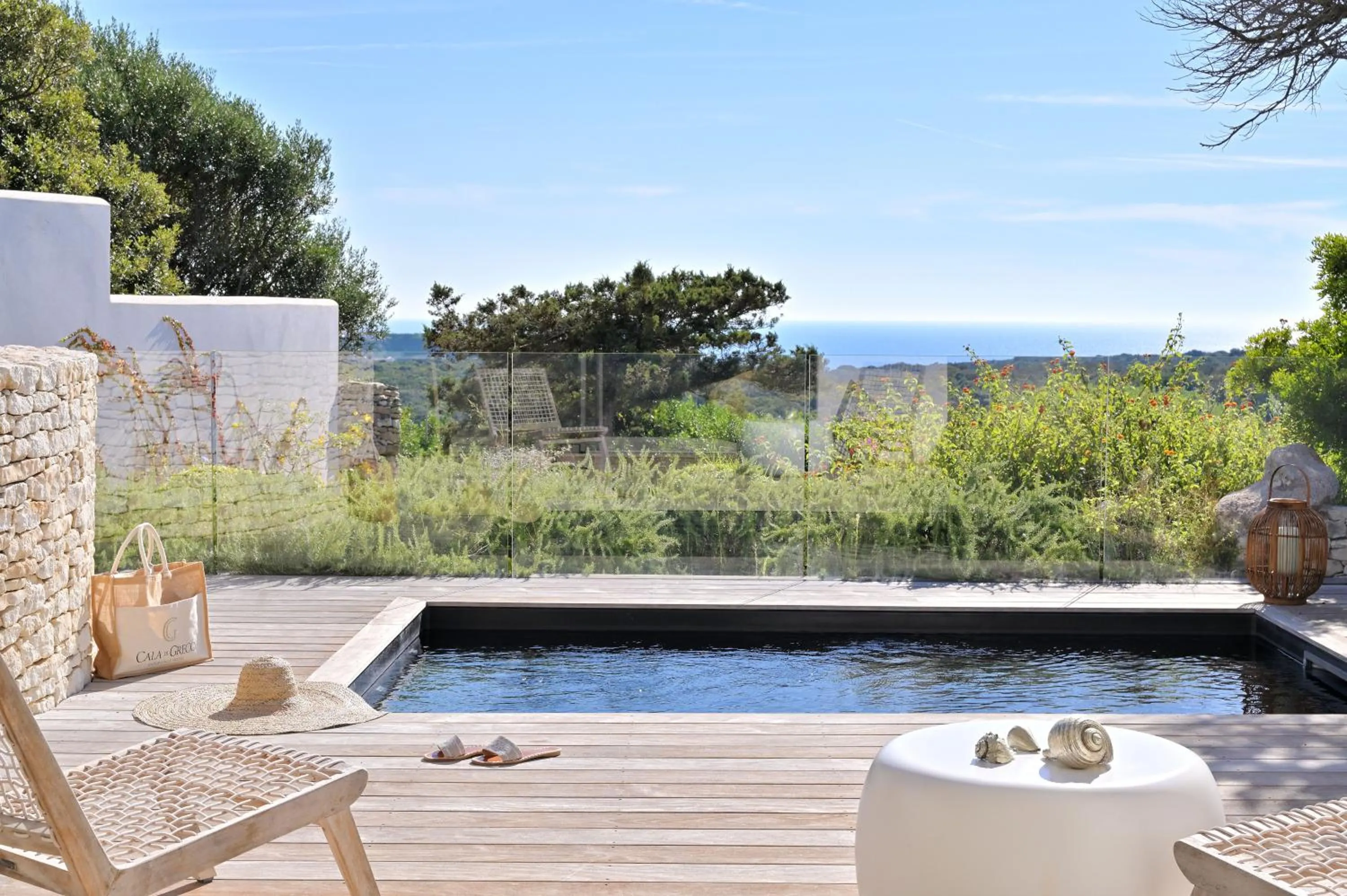 Swimming pool in Hôtel Cala di Greco