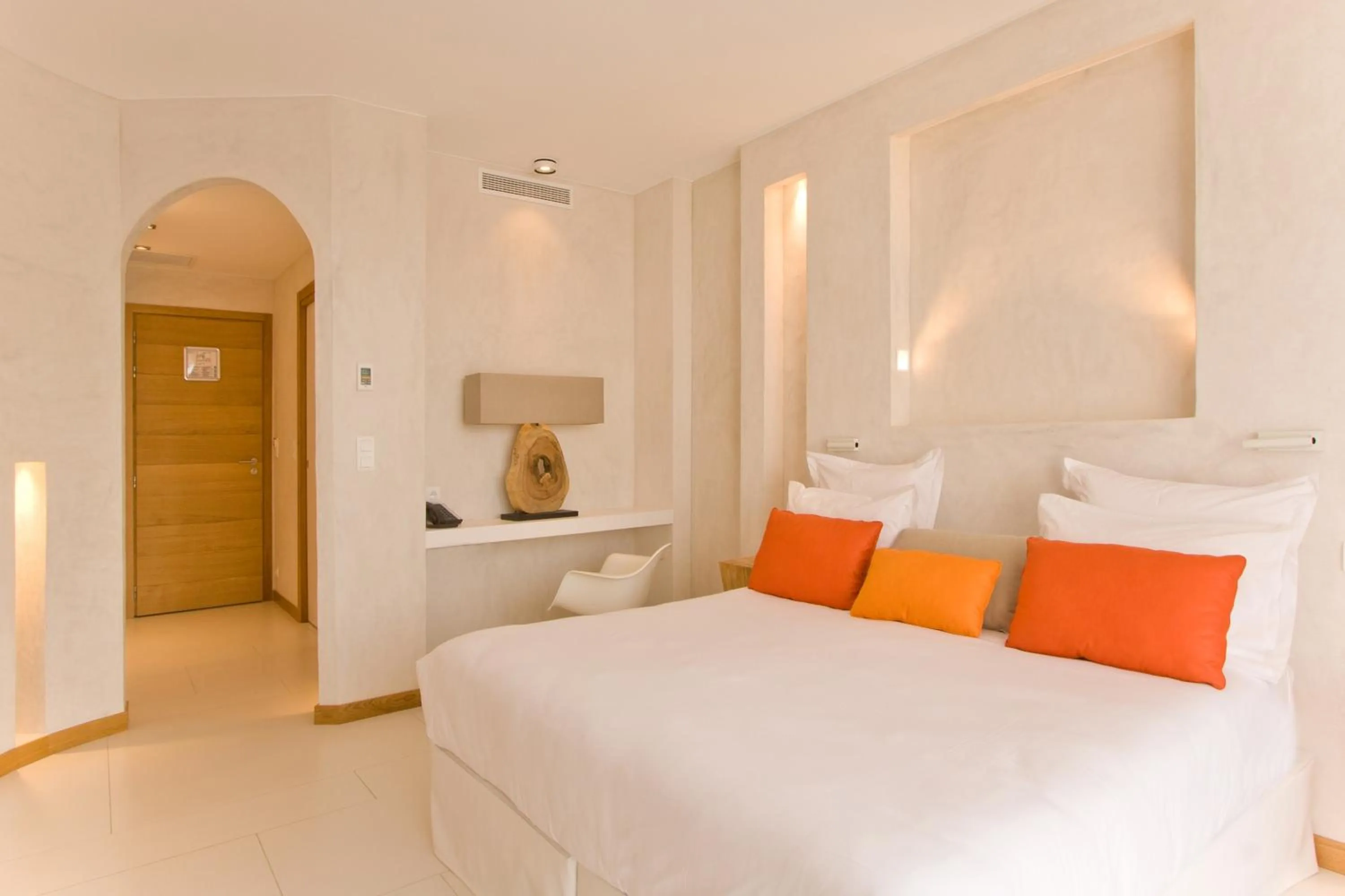 Photo of the whole room, Bed in Hôtel Cala di Greco
