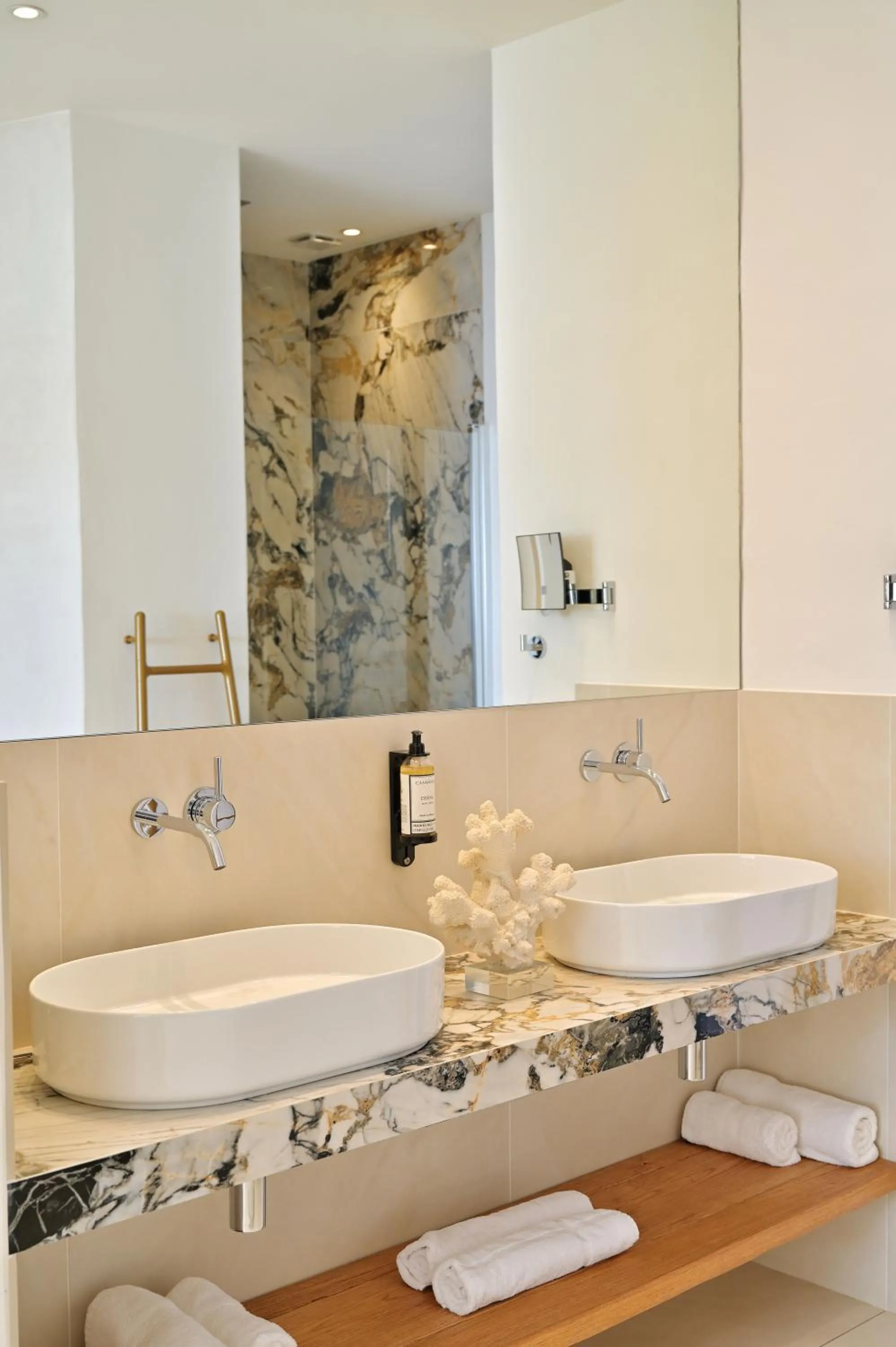 Bathroom in Hôtel Cala di Greco