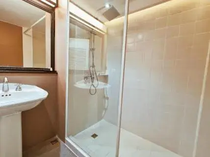 Bathroom in Prs Hotel