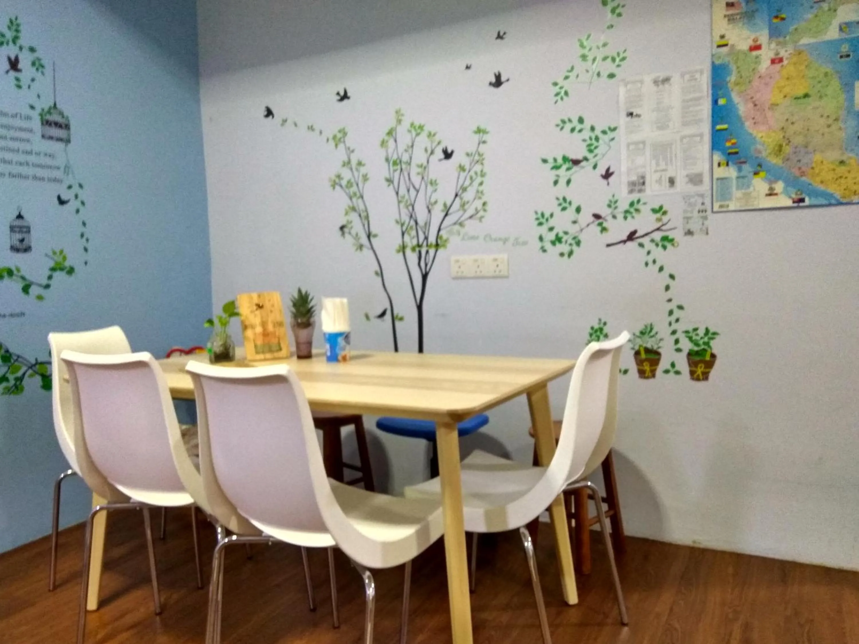 Dining area in Moon Eleven Hostel Near Klia & Klia2
