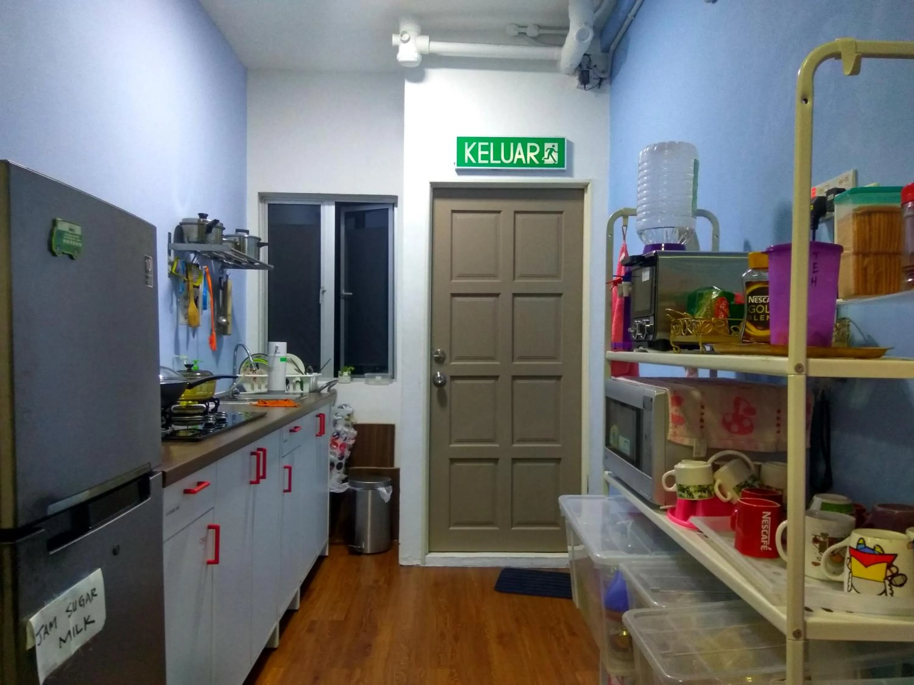 Kitchen or kitchenette in Moon Eleven Hostel Near Klia & Klia2