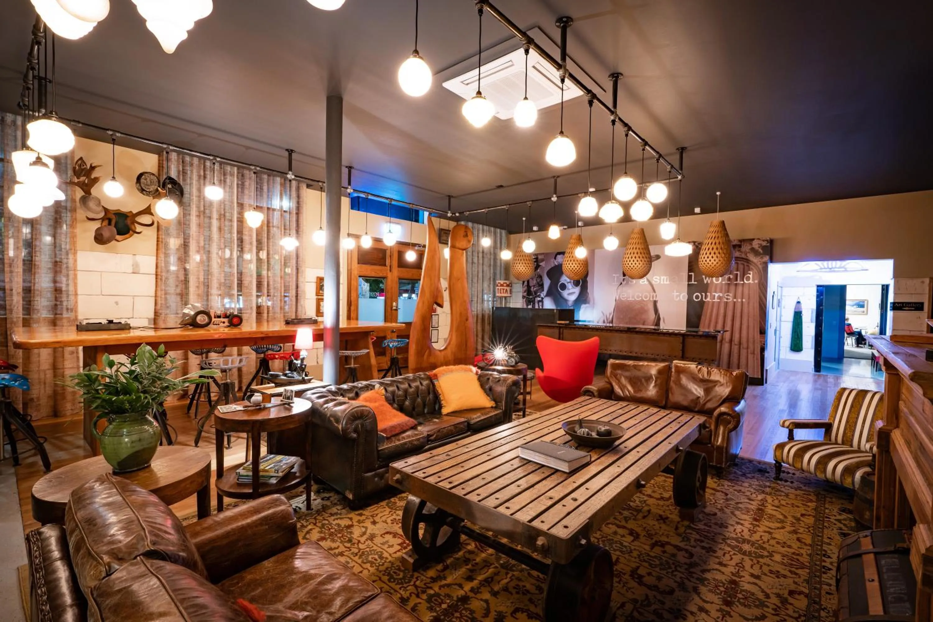 Communal lounge/ TV room in Poshtel