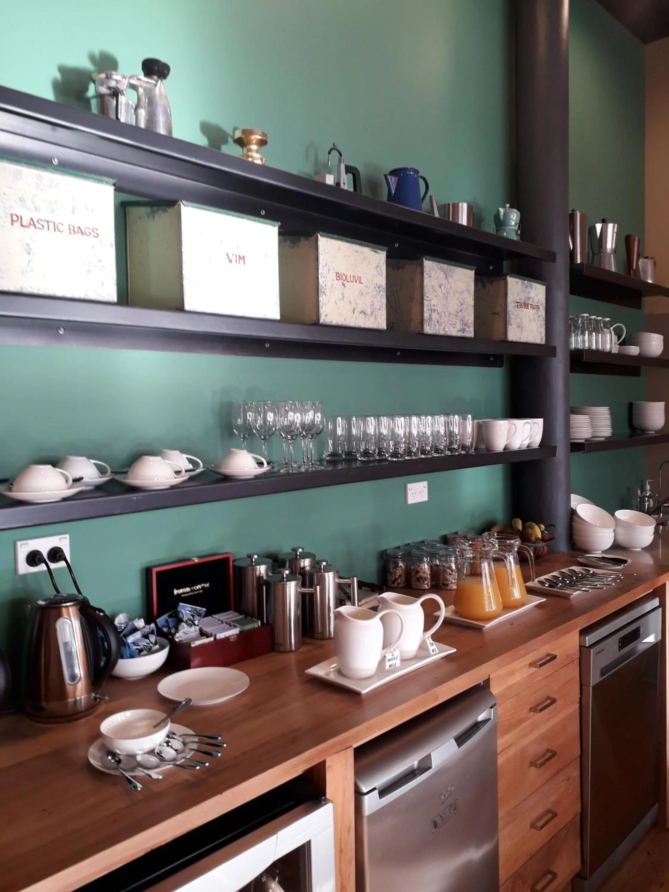 Continental breakfast in Poshtel