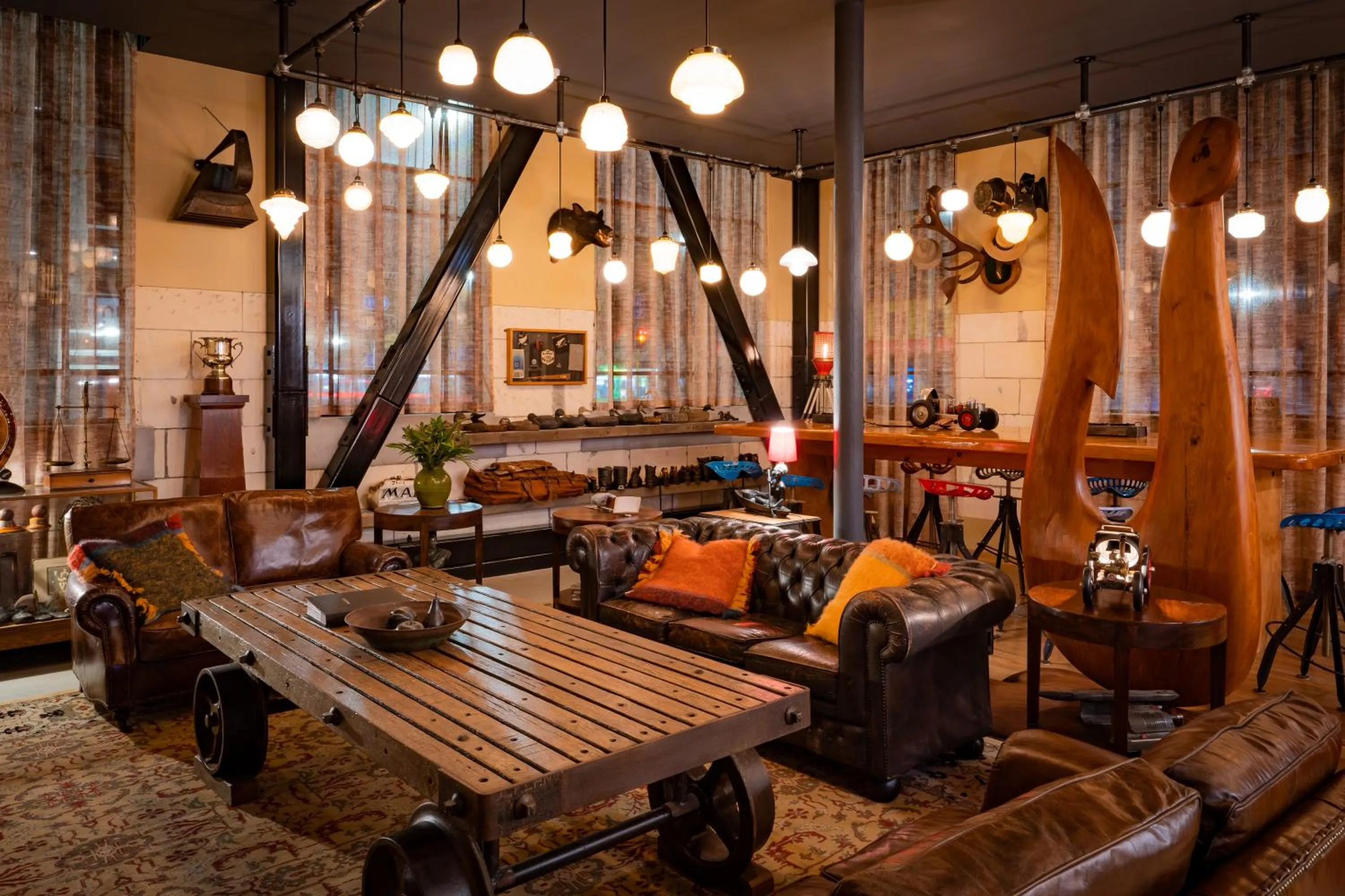 Communal lounge/ TV room in Poshtel