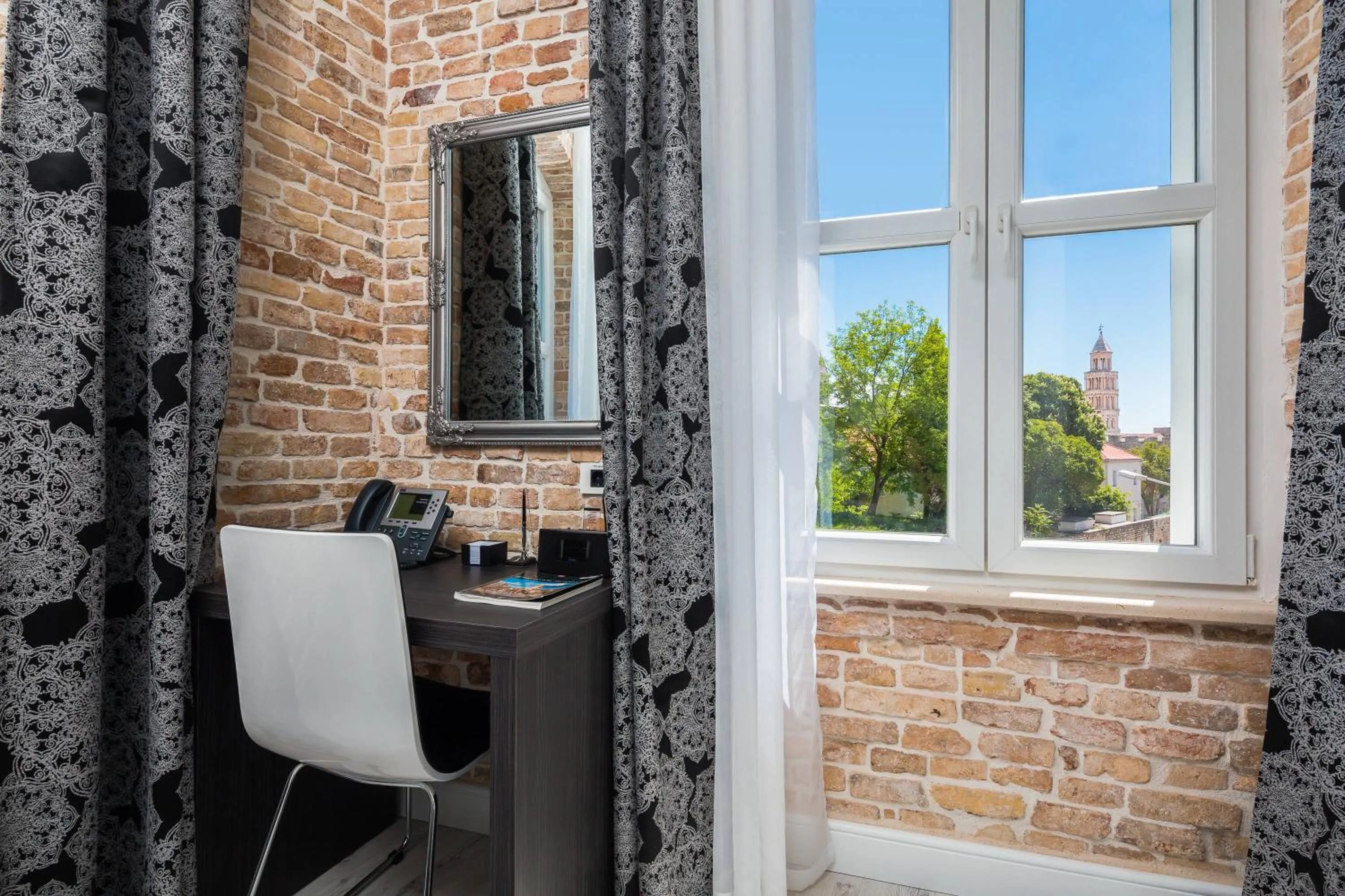 Seating area in Sleep Split