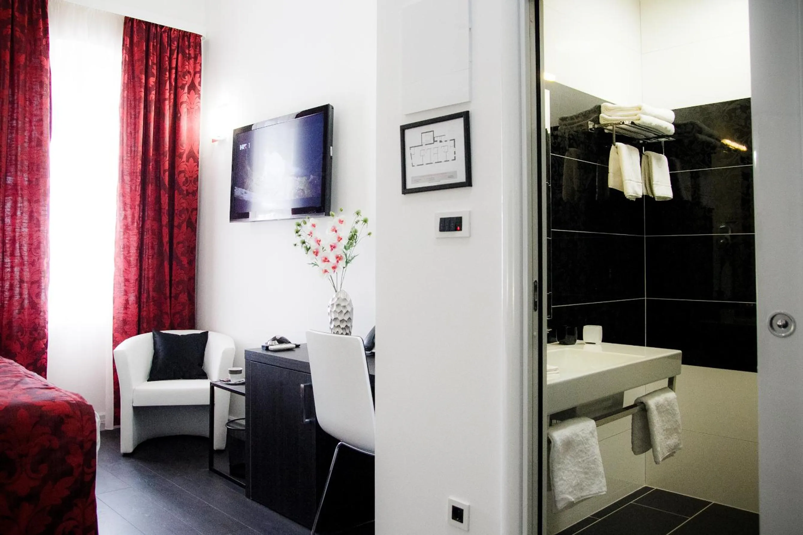 Bathroom, Bed in Sleep Split