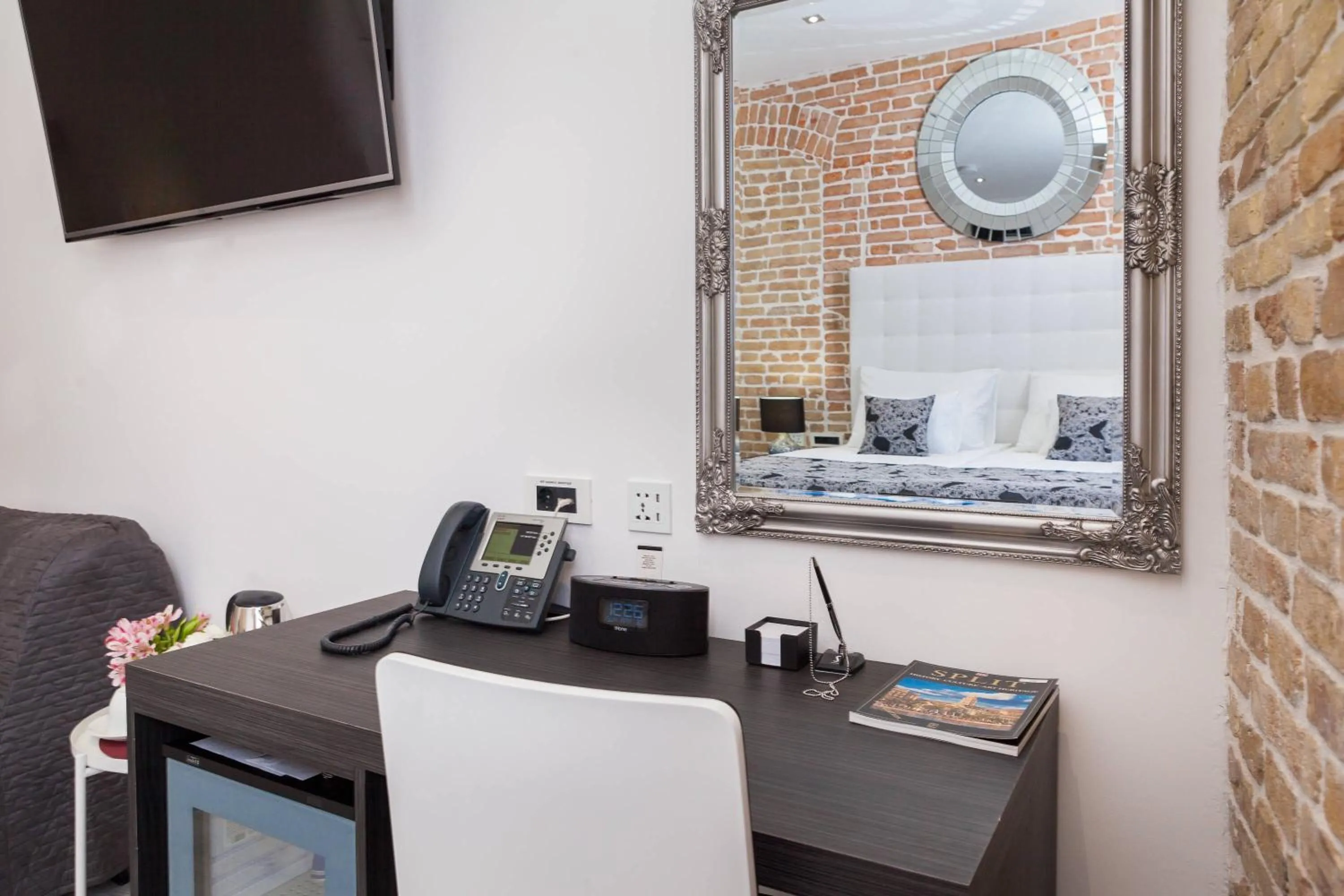 TV and multimedia in Sleep Split