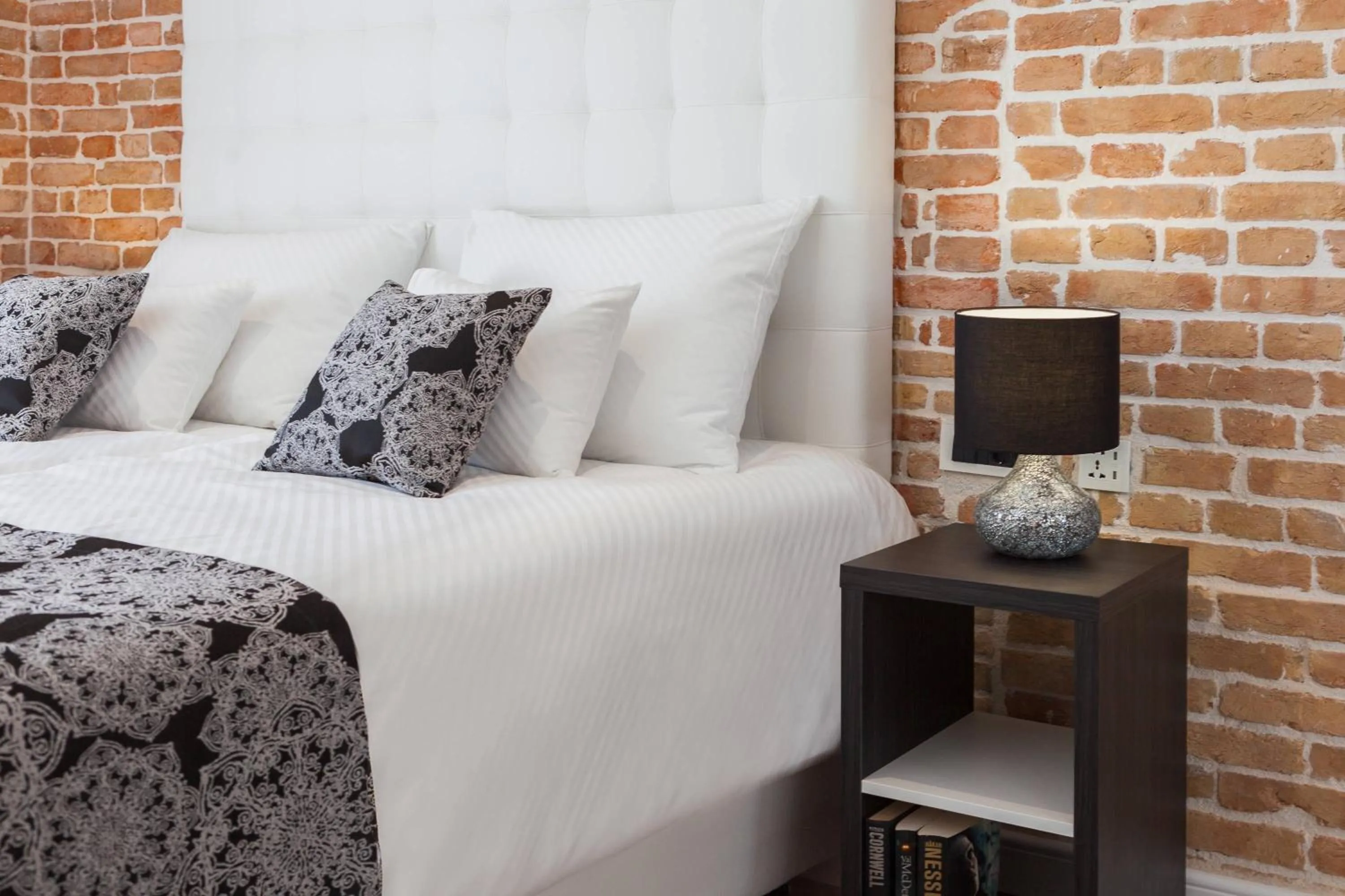 Bedroom, Bed in Sleep Split