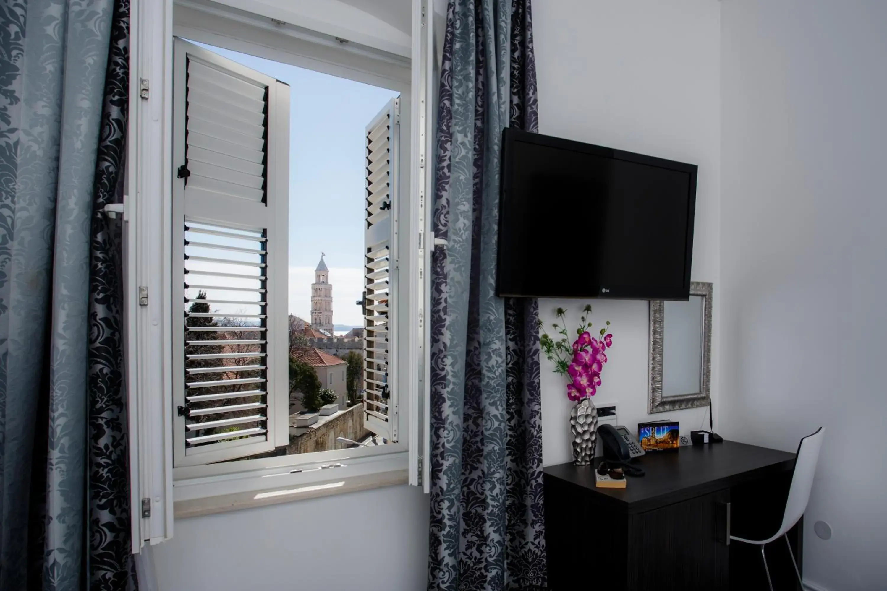 Luxury Suite with City View in Sleep Split Luxury Suite with City View in Sleep Split