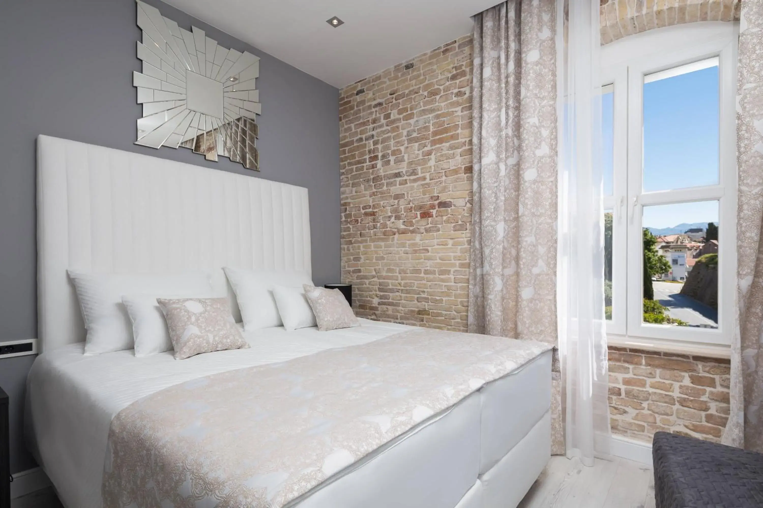 Luxury Twin Room in Sleep Split Luxury Twin Room in Sleep Split