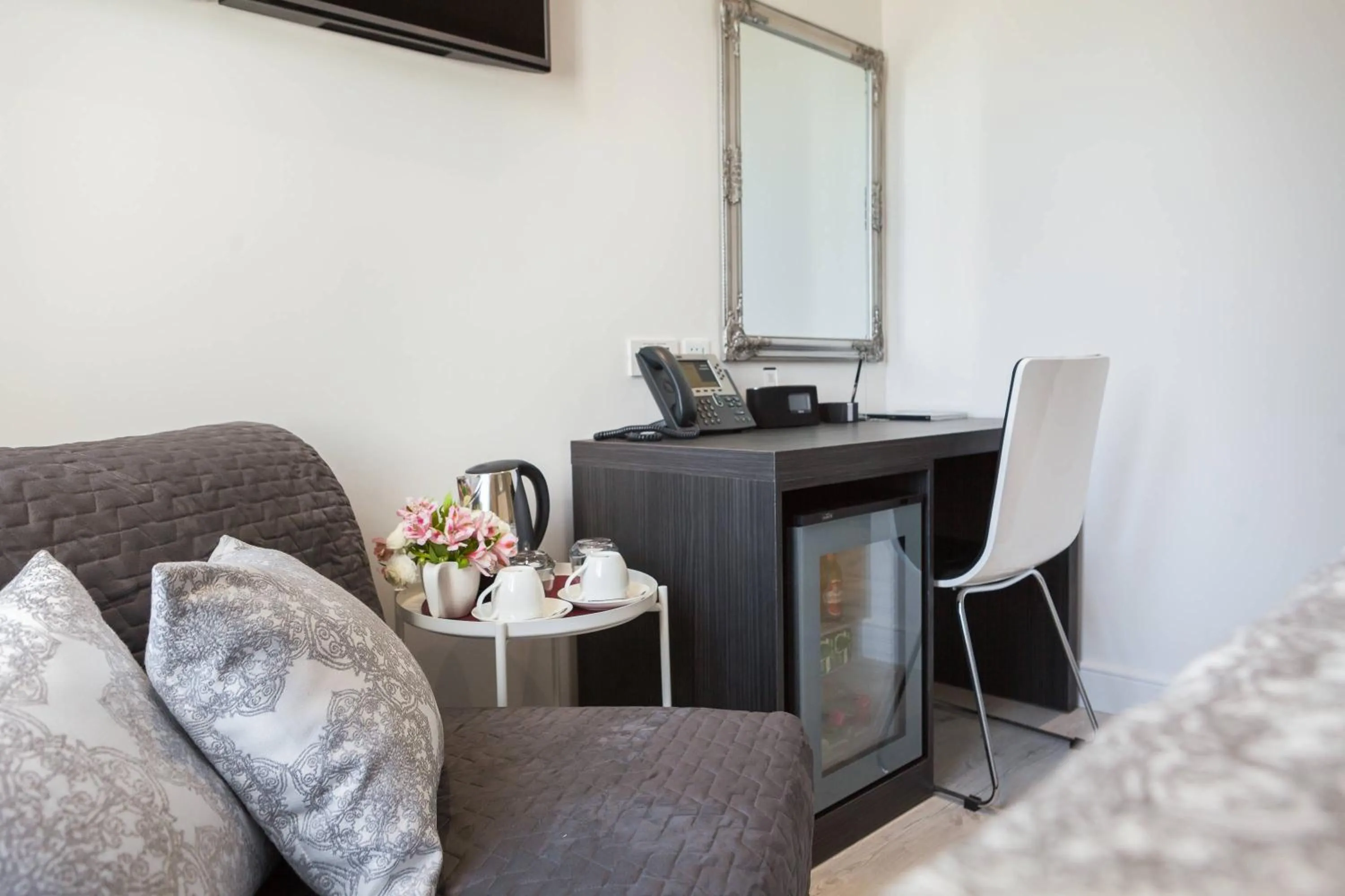 Seating area in Sleep Split