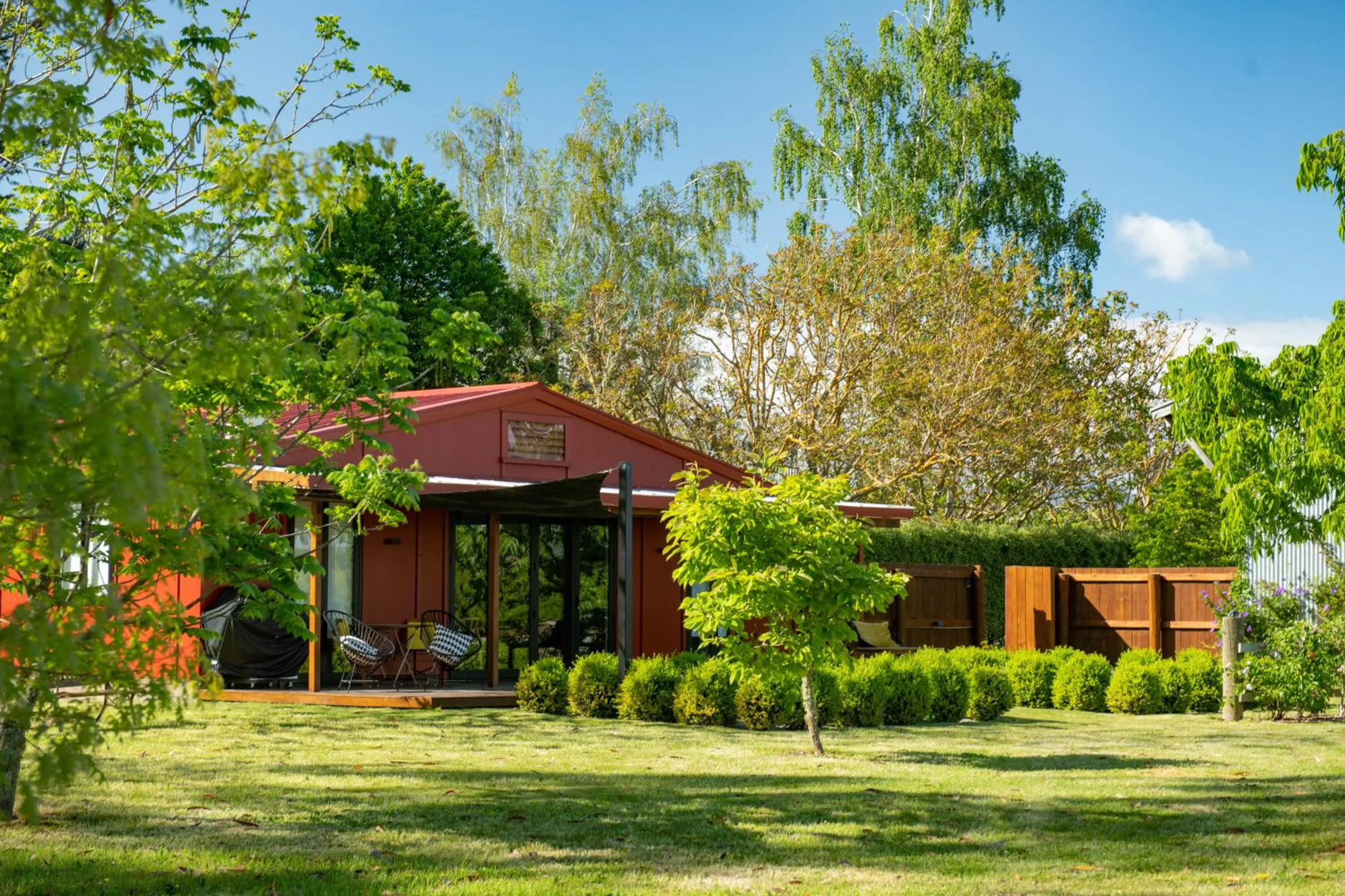 Property building in River Road Retreat