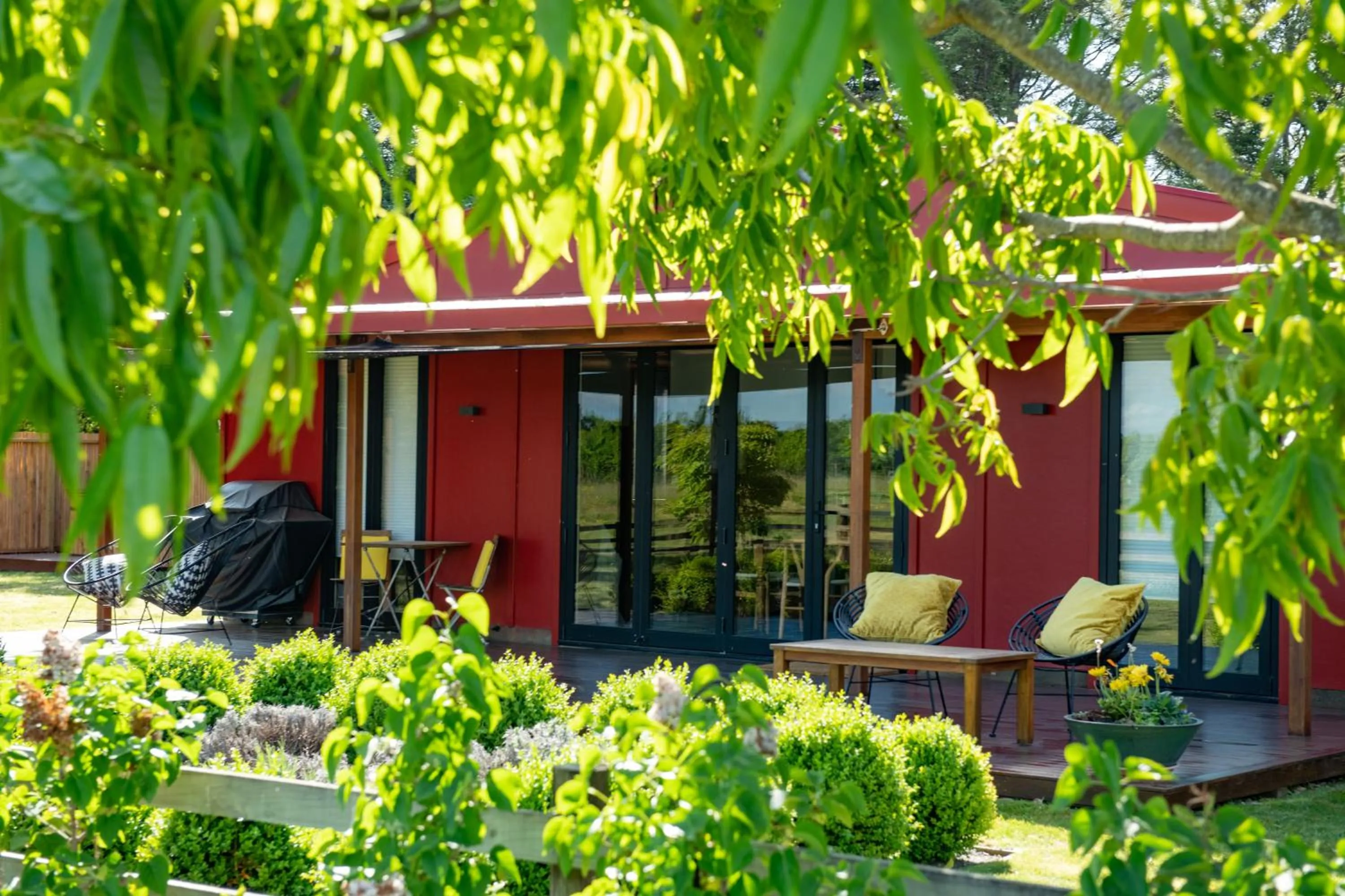 Property building in River Road Retreat