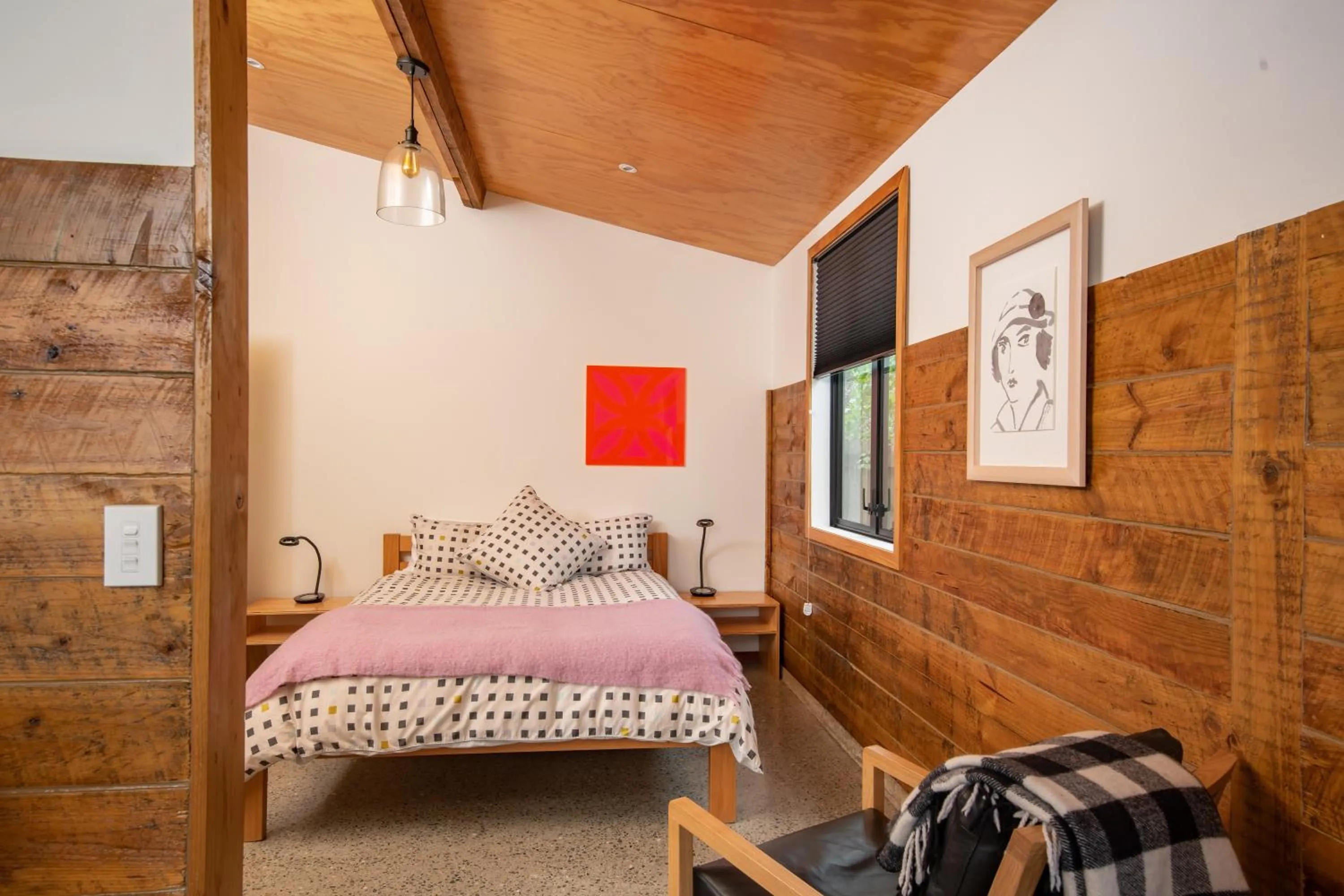 Bedroom, Bed in River Road Retreat