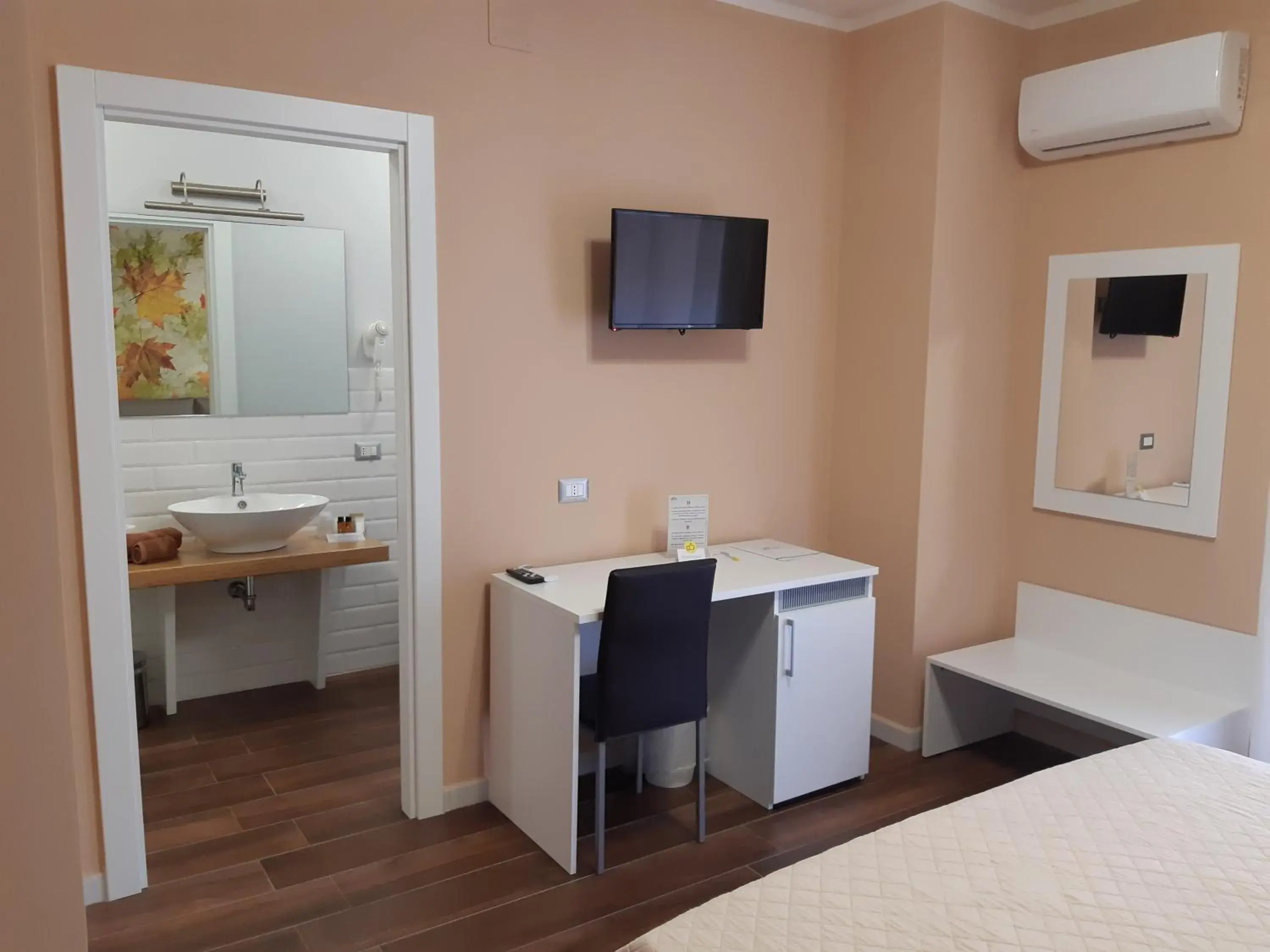 Double Room with Balcony in B&B Villa Emanuel Double Room with Balcony in B&B Villa Emanuel