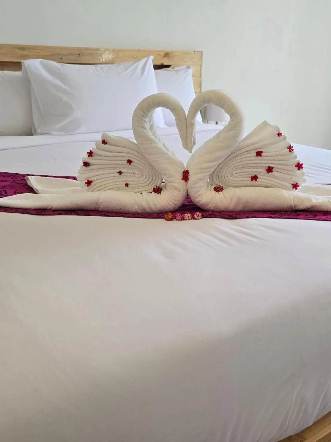 Bed in Baannai Lake View Resort