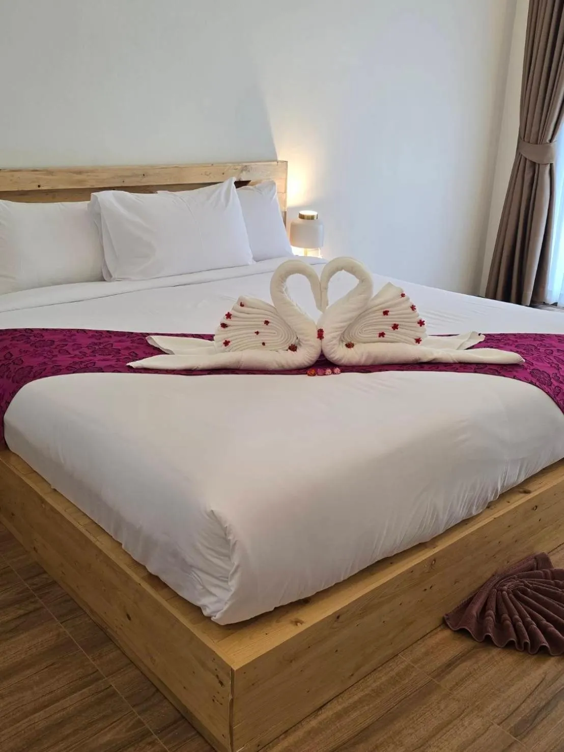 Bed in Baannai Lake View Resort