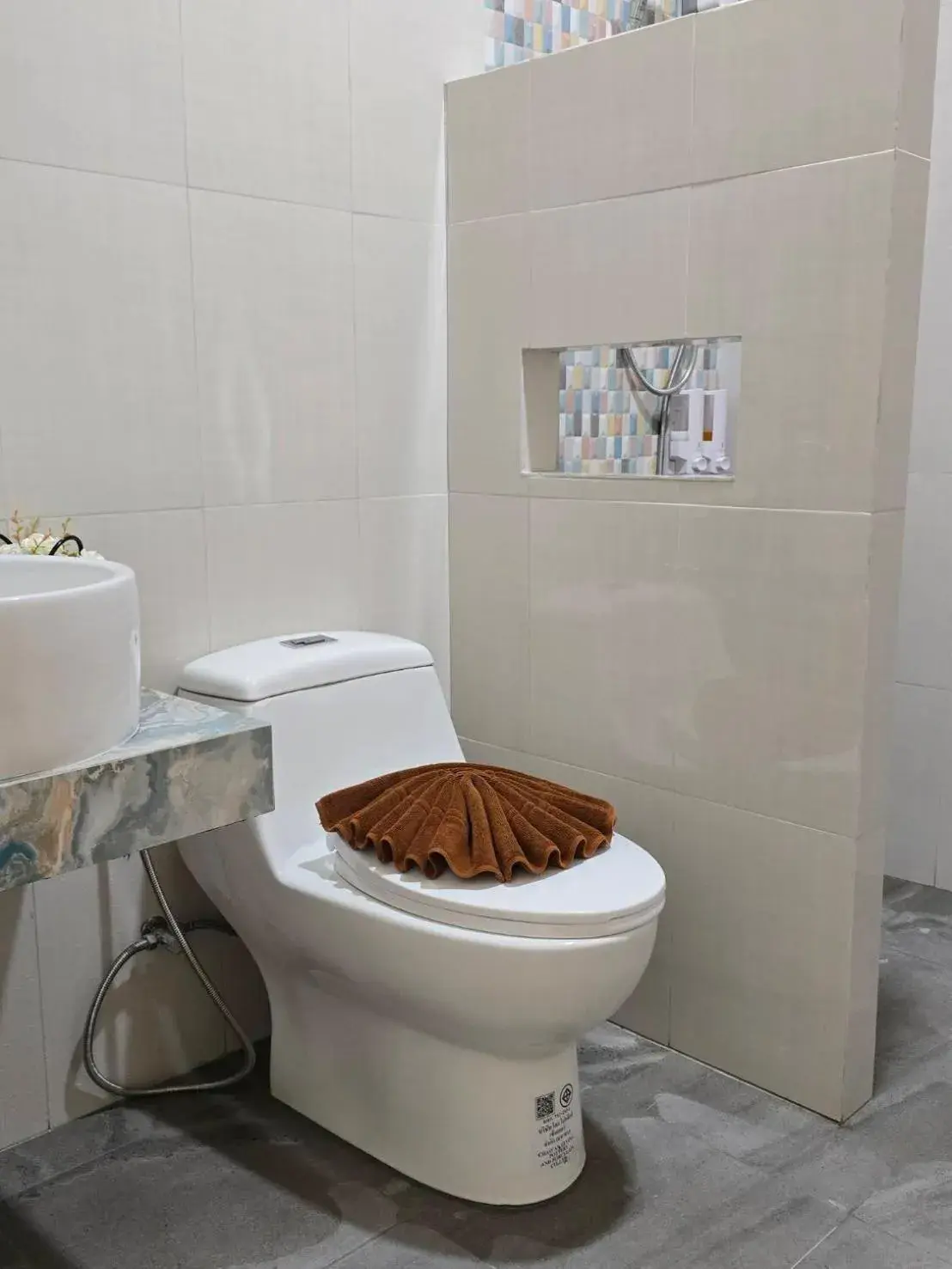 Deluxe Queen Room with Mountain View in Baannai Lake View Resort Deluxe Queen Room with Mountain View in Baannai Lake View Resort