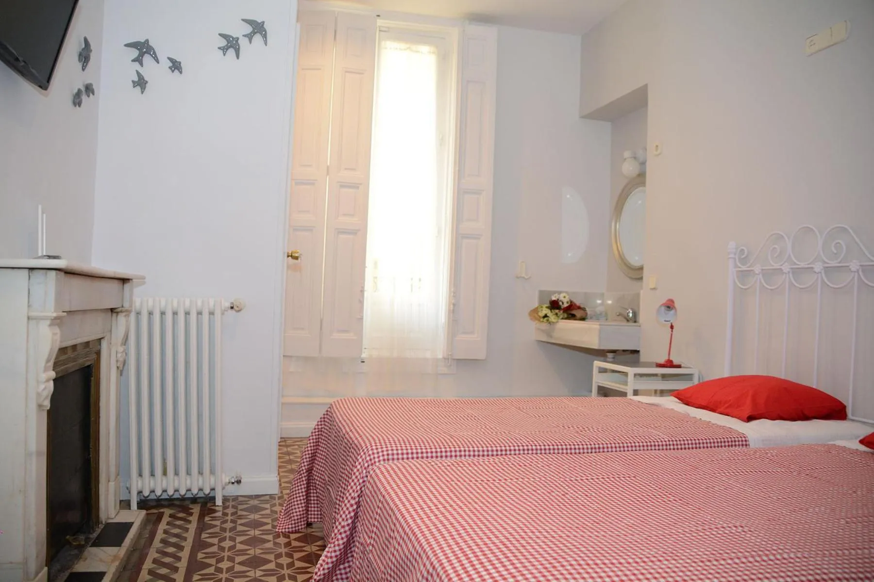 Photo of the whole room in Alvaro Residencia