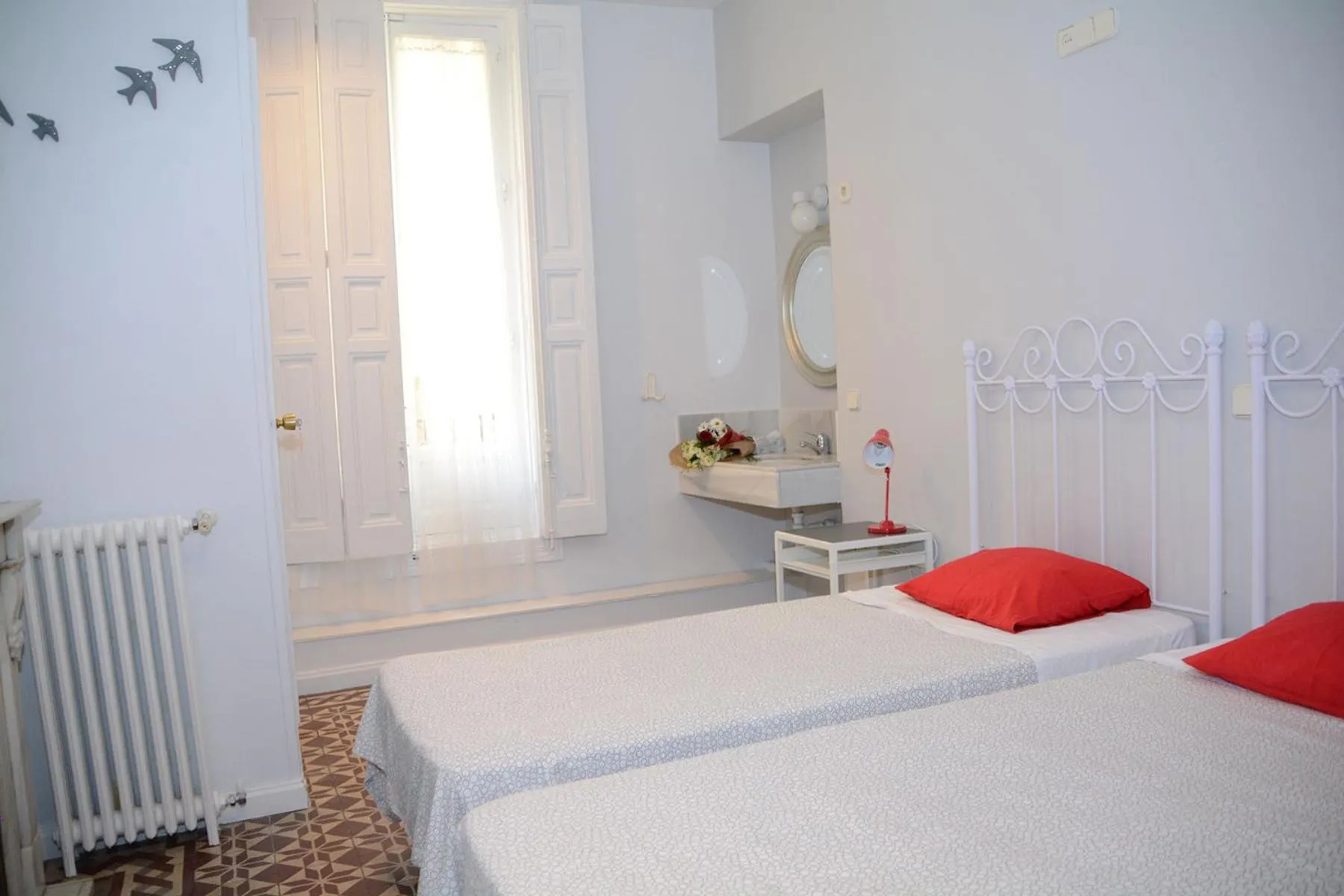 Photo of the whole room in Alvaro Residencia