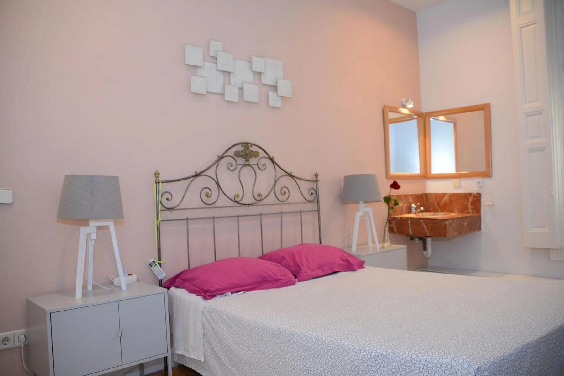 Photo of the whole room in Alvaro Residencia