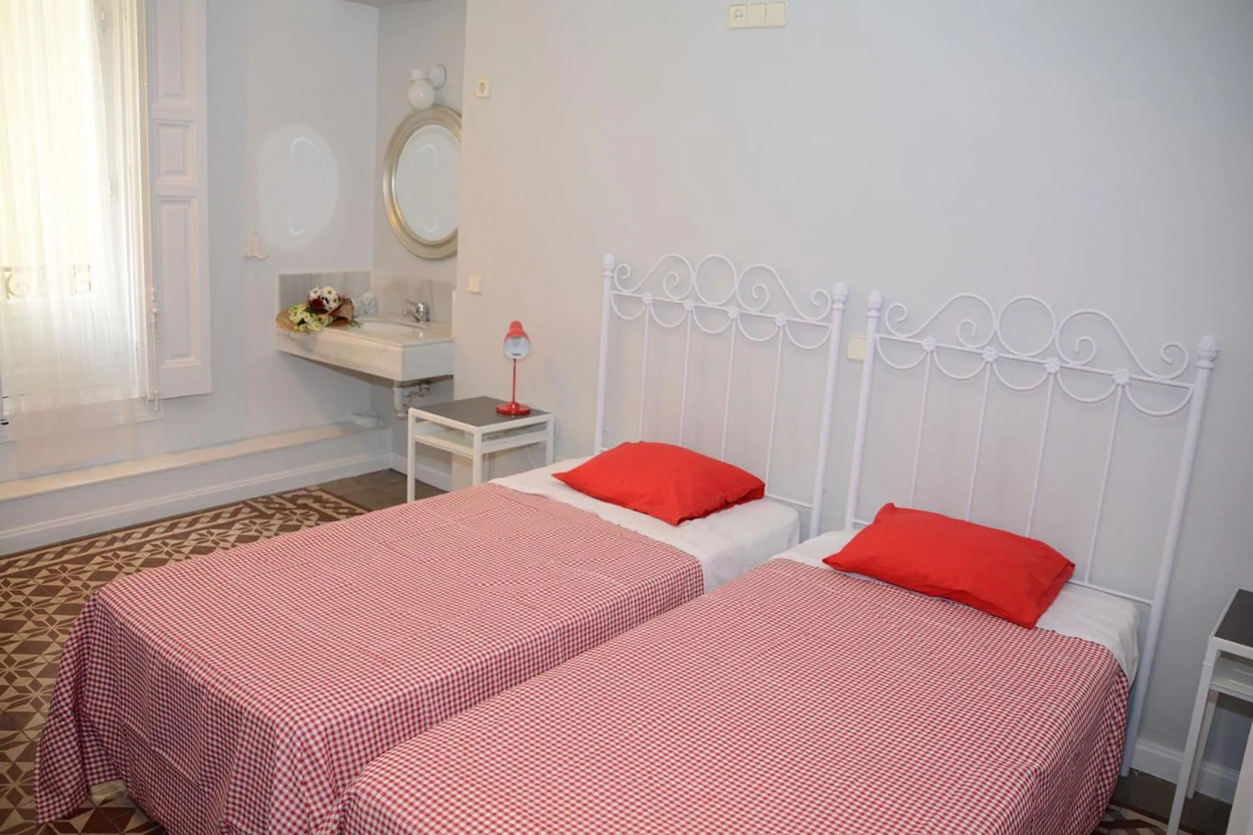 Photo of the whole room in Alvaro Residencia