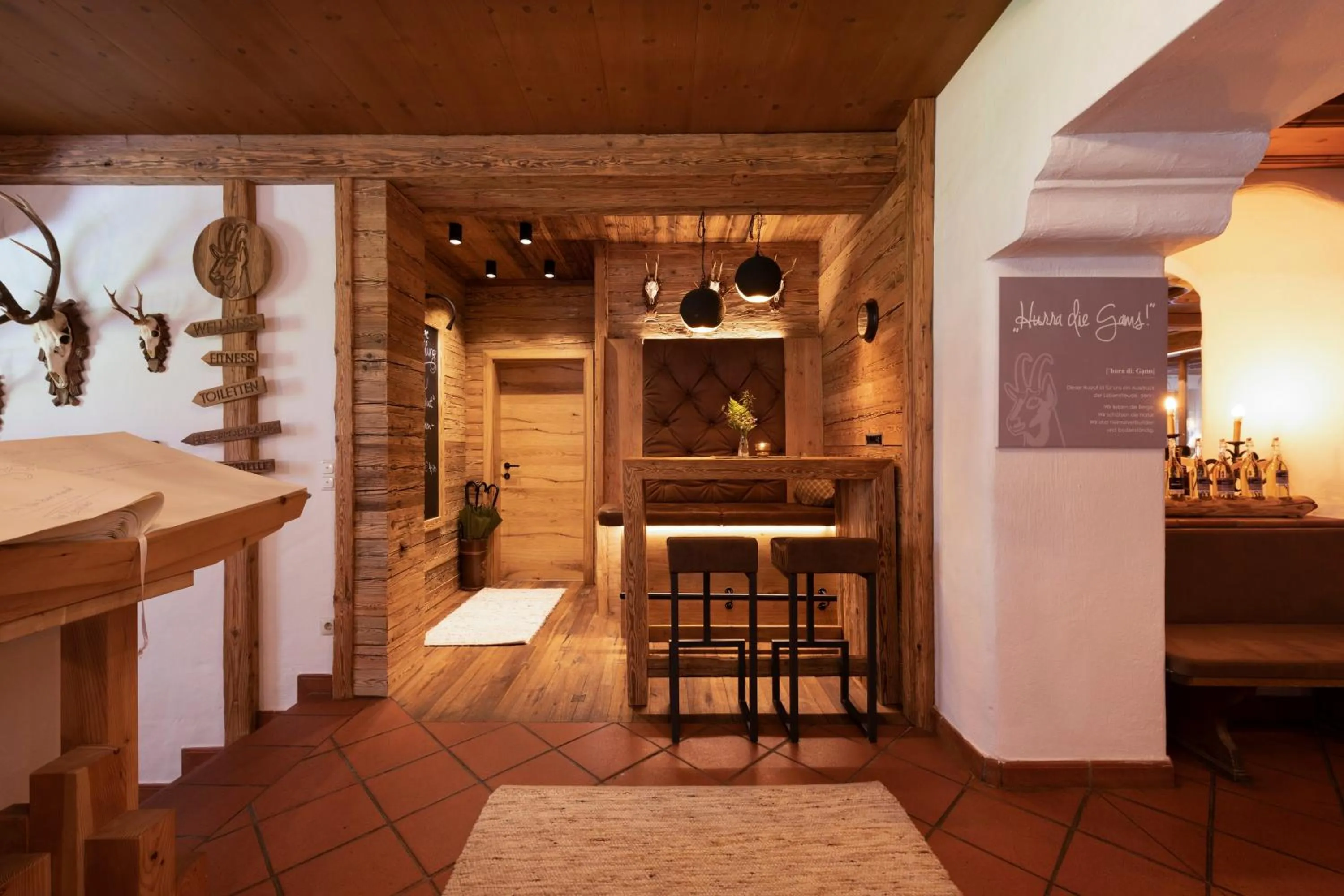 Lounge or bar in Sepp & Hannis Suiten im Dorf