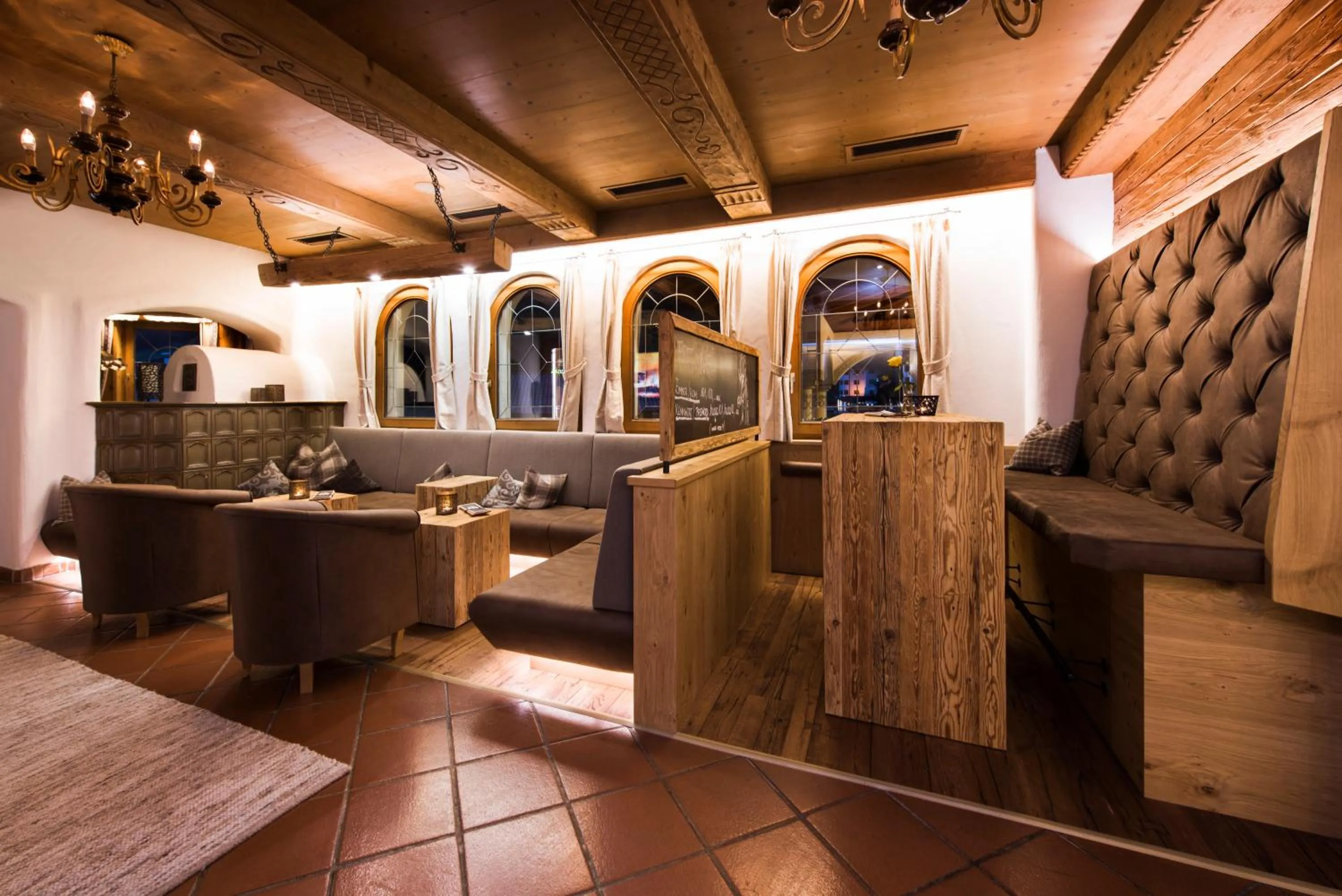 Lounge or bar in Sepp & Hannis Suiten im Dorf