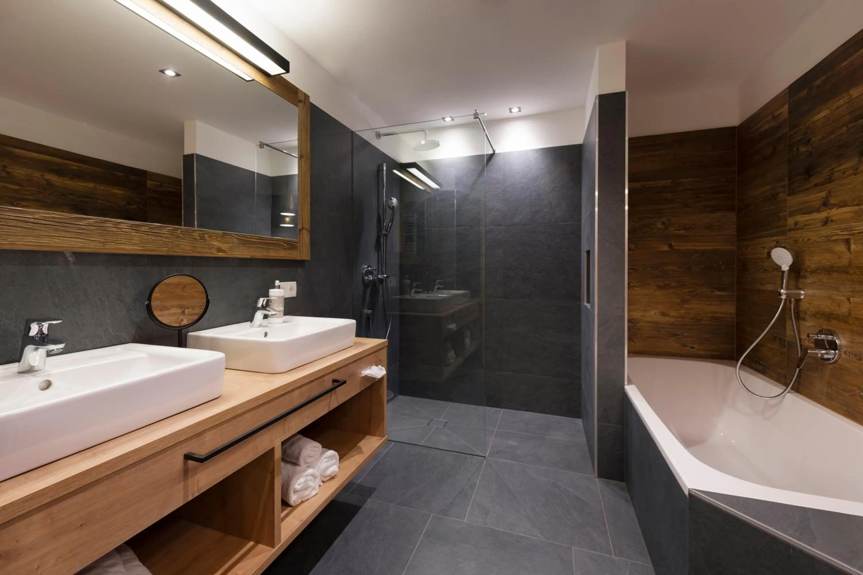 Bathroom in Sepp & Hannis Suiten im Dorf