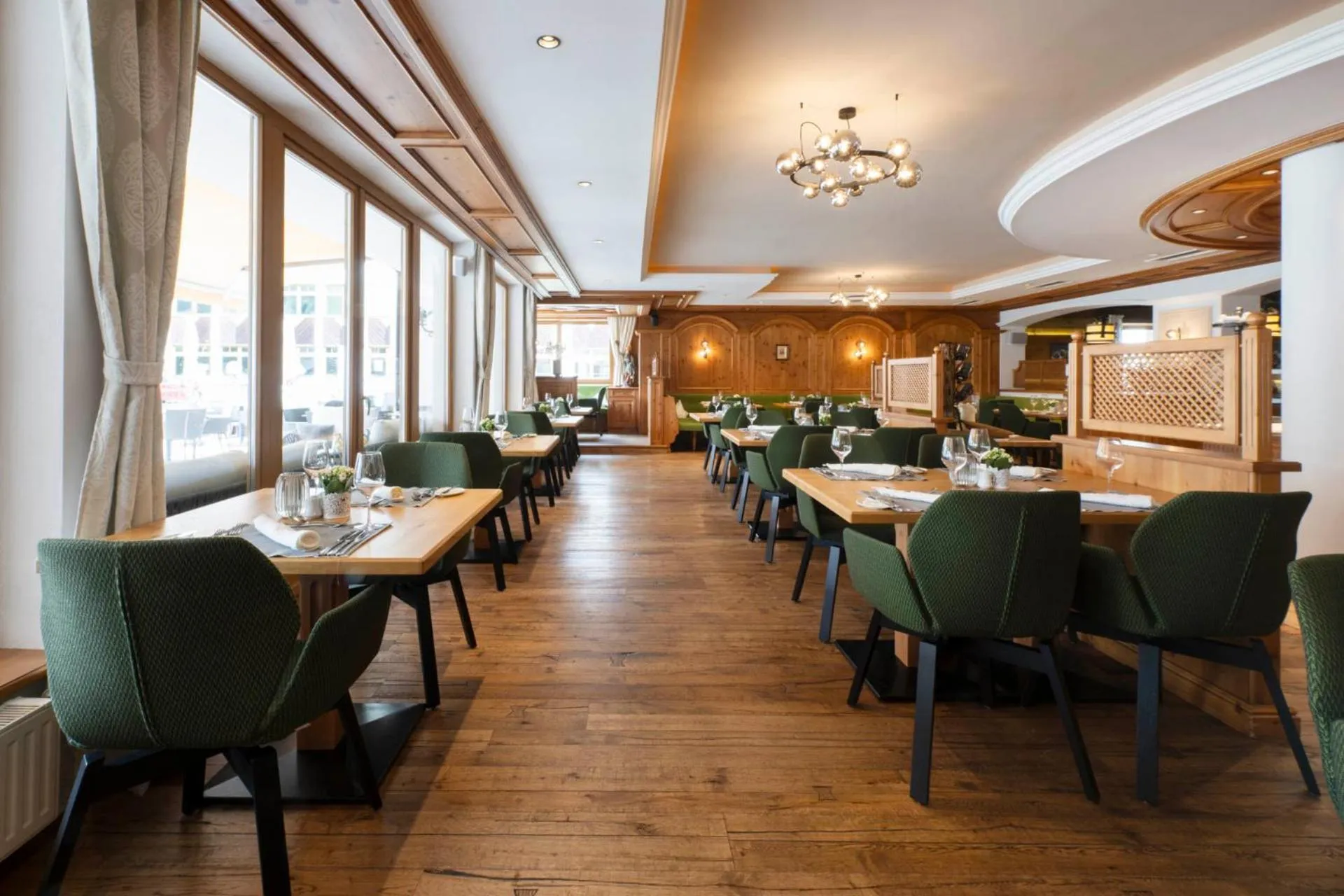 Restaurant/places to eat in Sepp & Hannis Suiten im Dorf