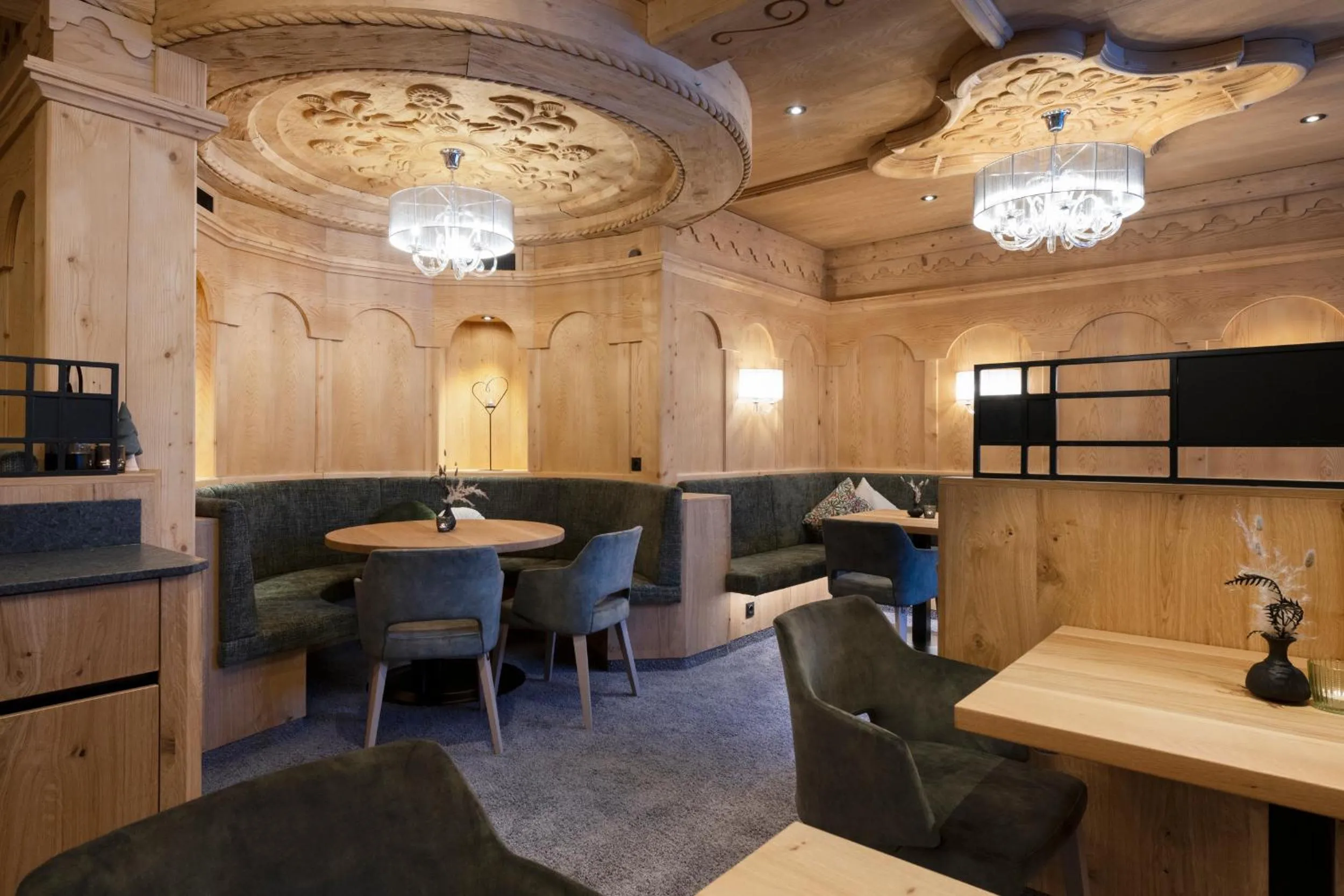 Restaurant/places to eat in Sepp & Hannis Suiten im Dorf