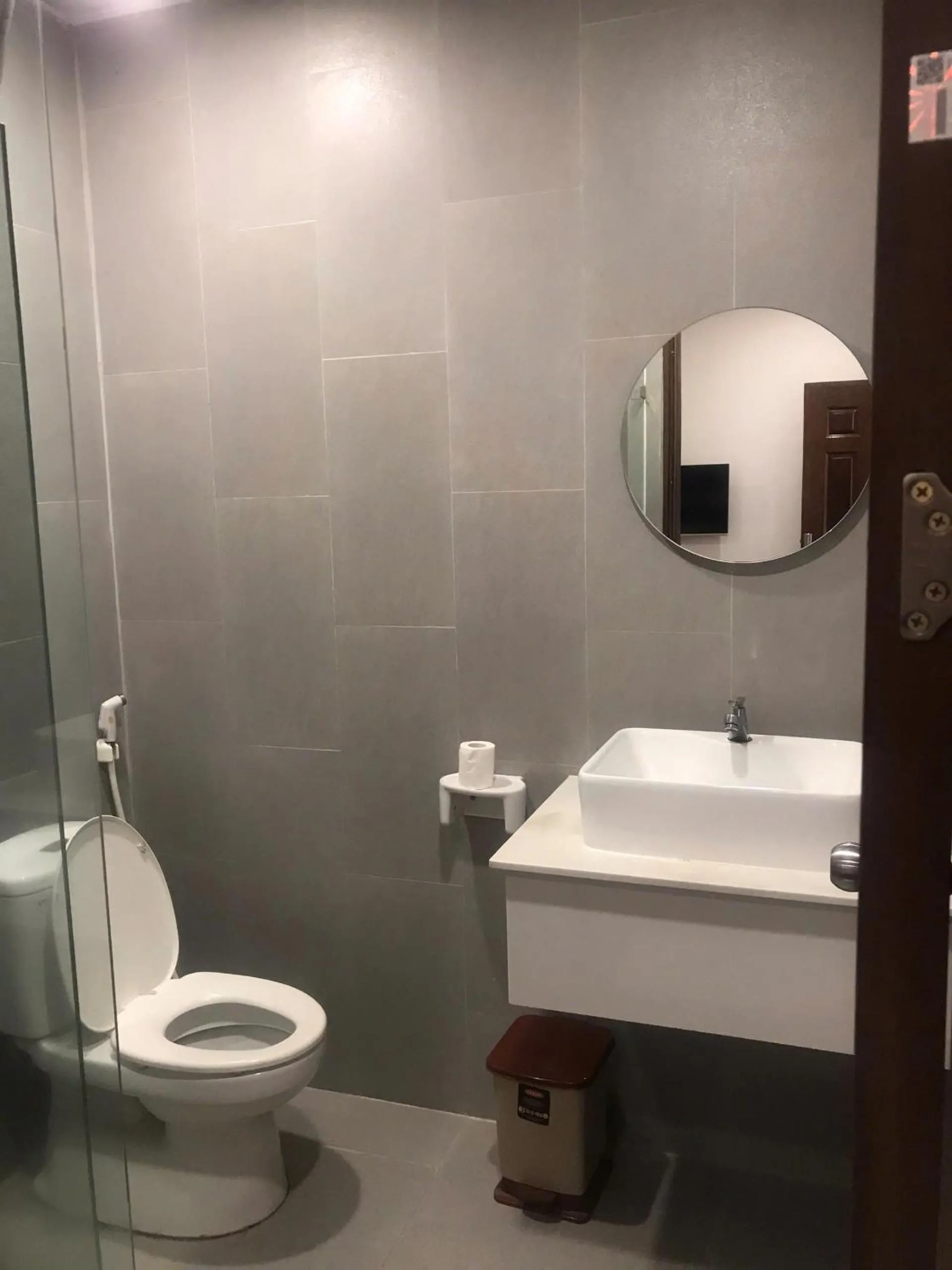 Shower in Hoang Long Son 2