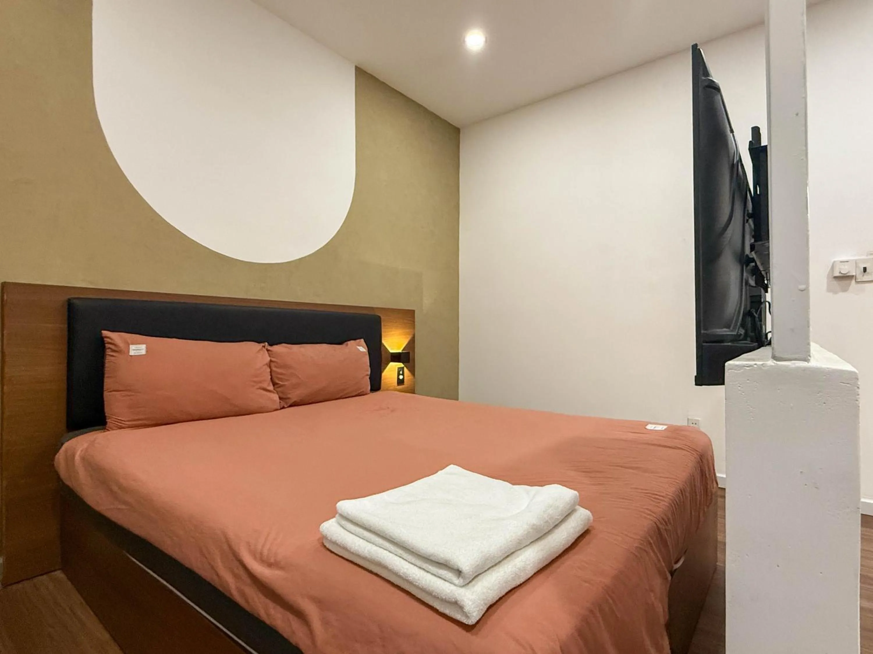 Photo of the whole room, Bed in Hoang Long Son 2