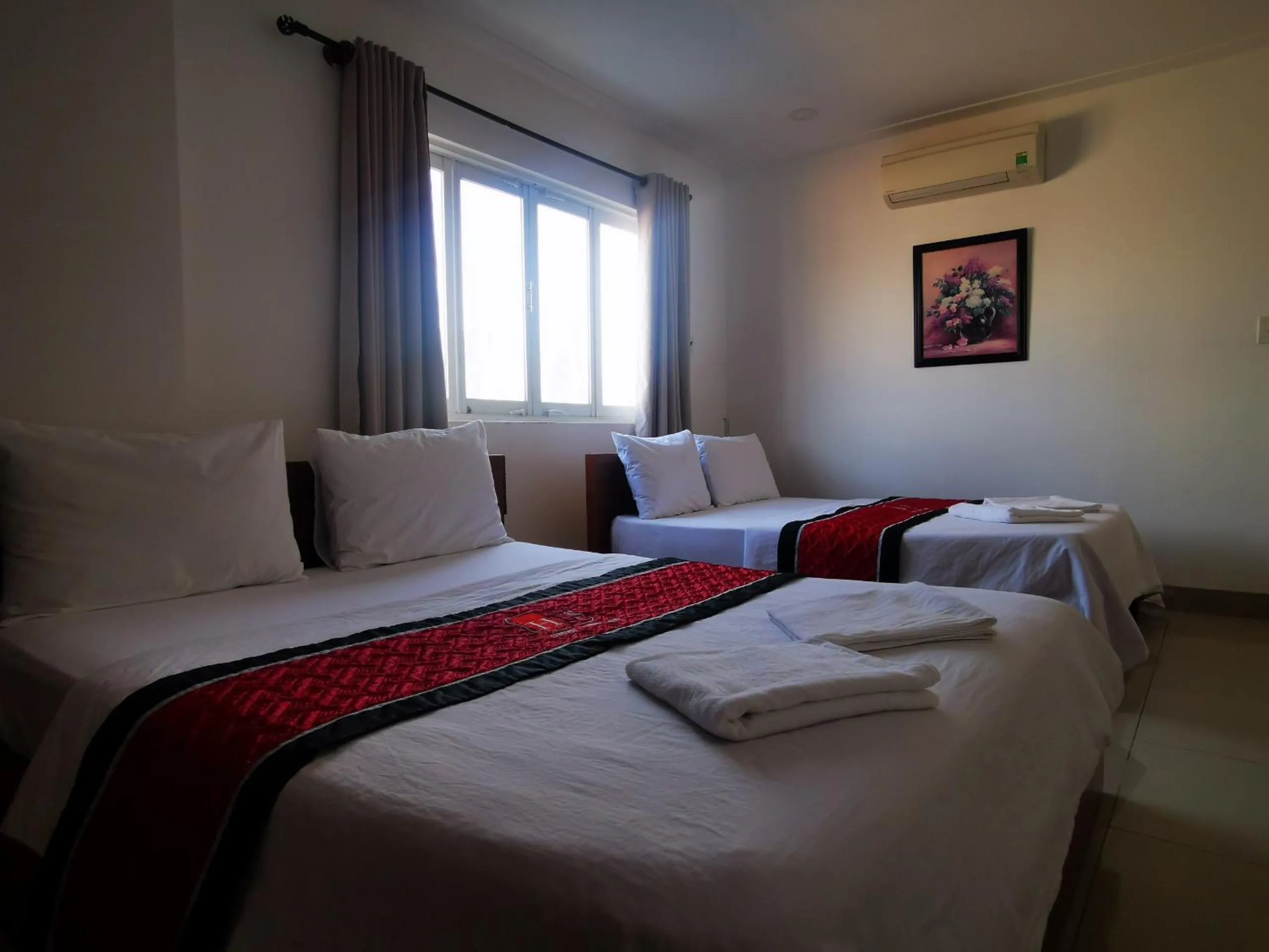 Bed in Hoang Long Son 2