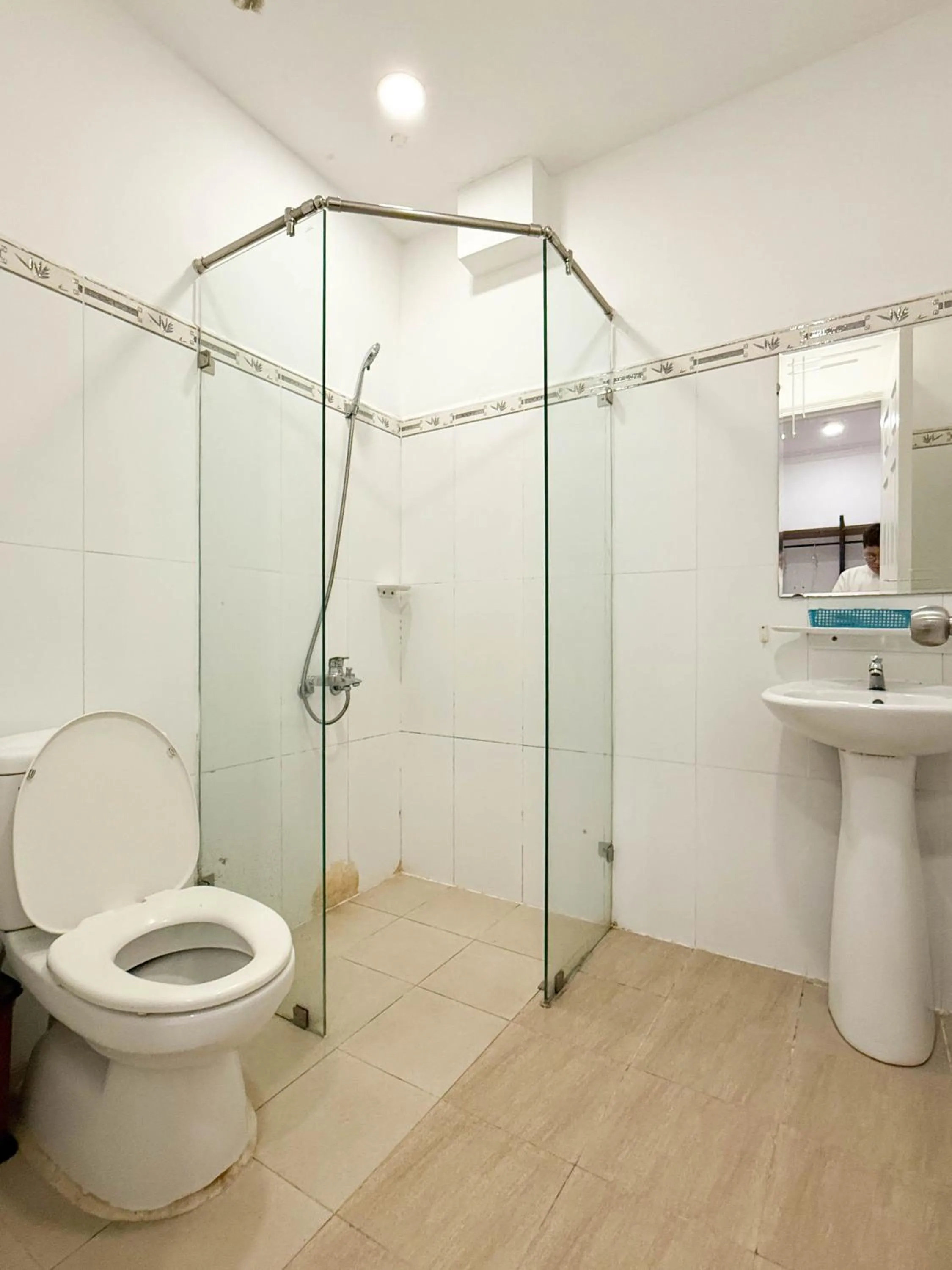 Shower in Hoang Long Son 2