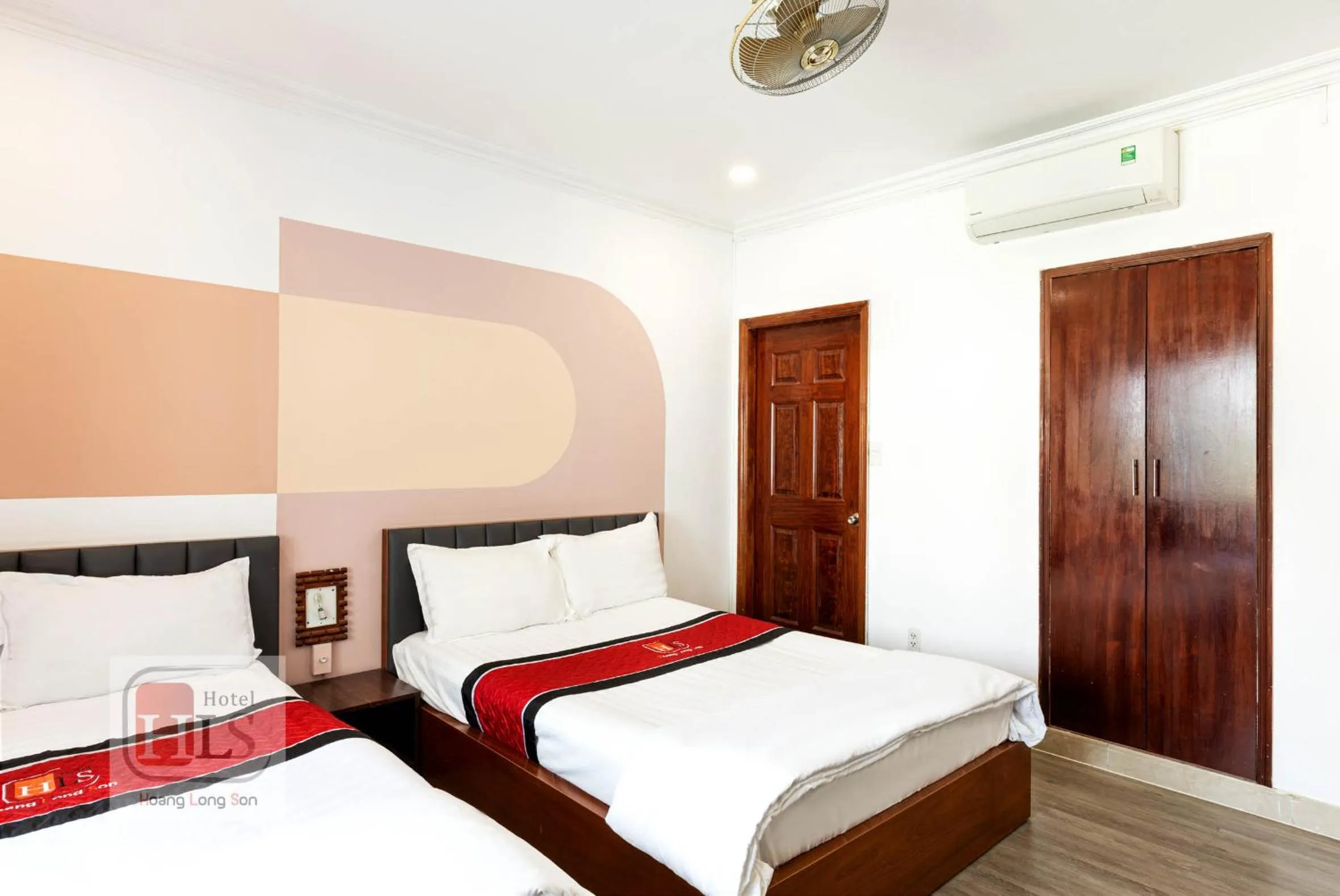 Bed in Hoang Long Son 2