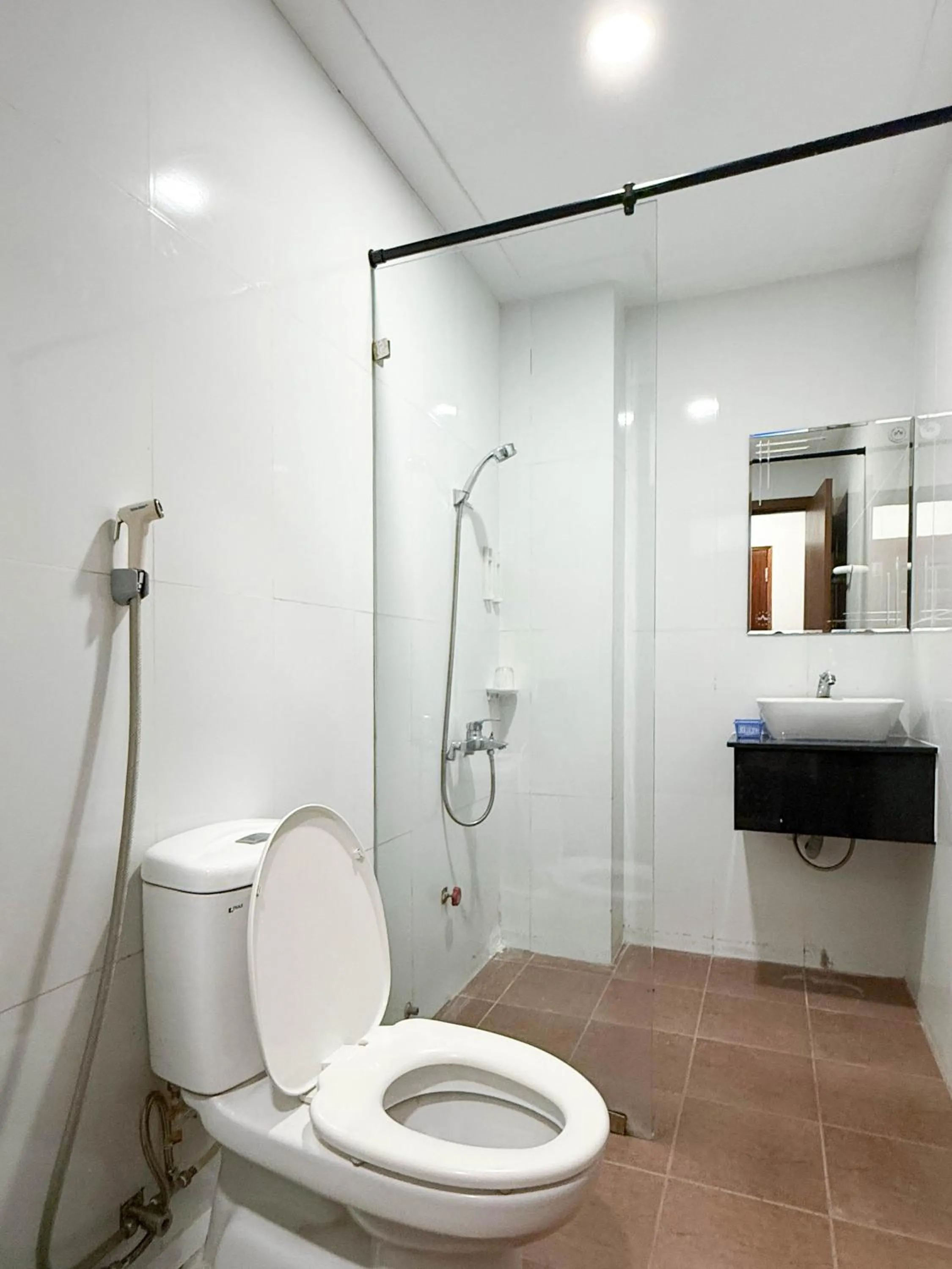 Shower in Hoang Long Son 2