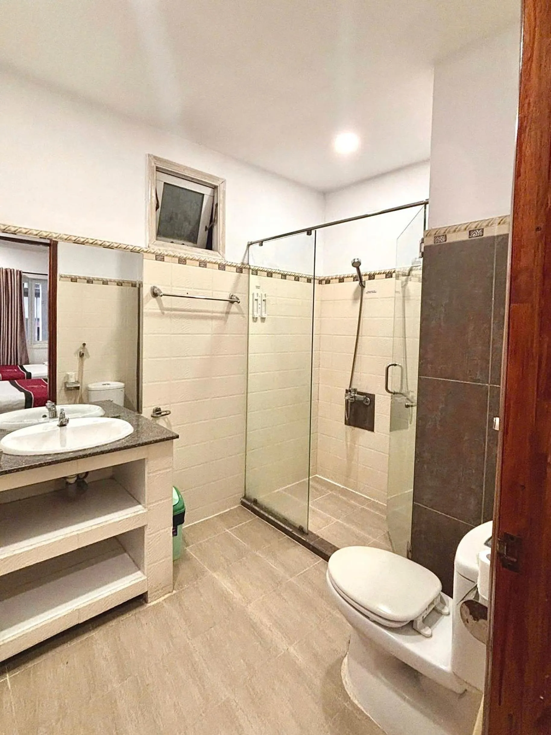 Shower in Hoang Long Son 2