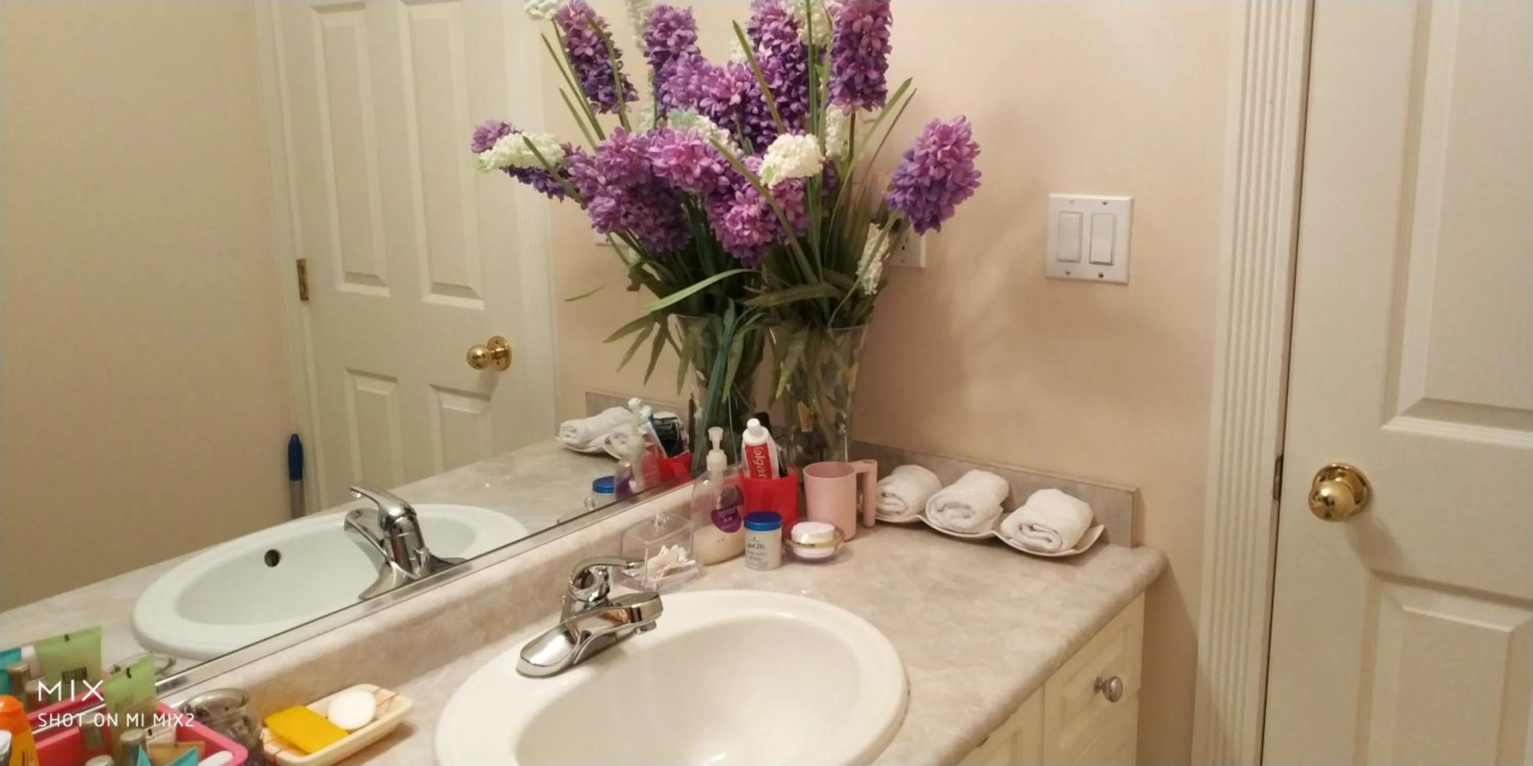 Bathroom in Helen's House / Close to Skytrain and Airport