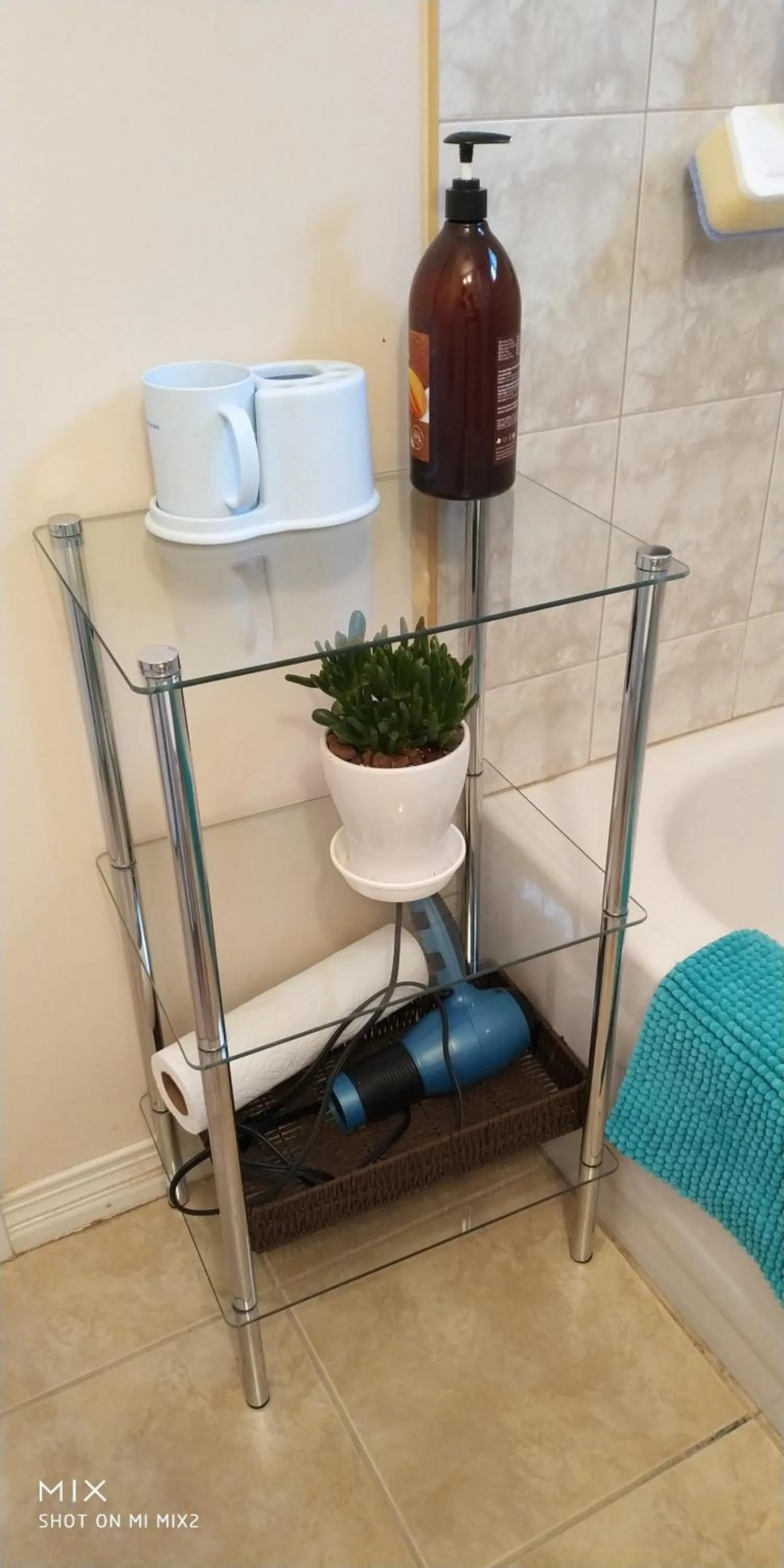 Bathroom in Helen's House / Close to Skytrain and Airport