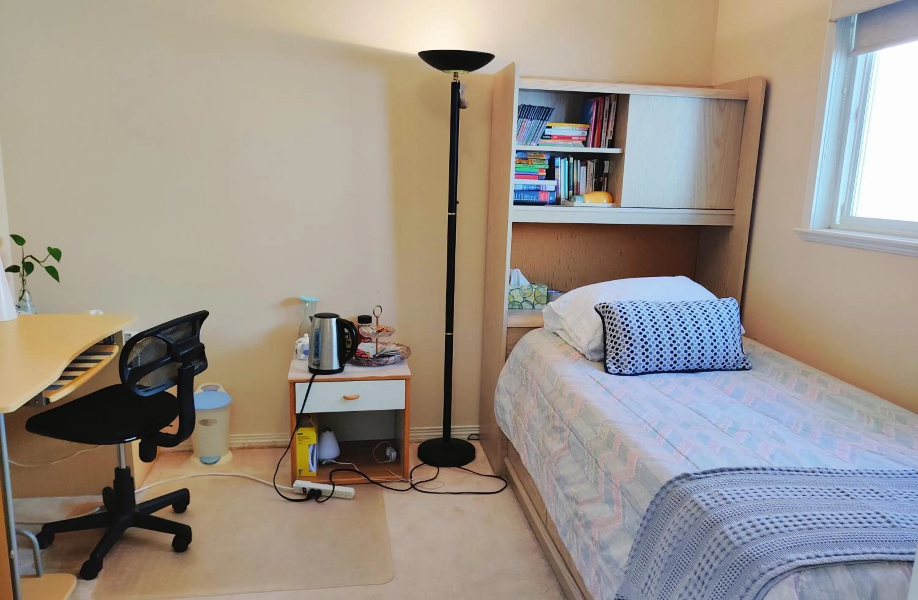 Bedroom, Bed in Helen's House / Close to Skytrain and Airport