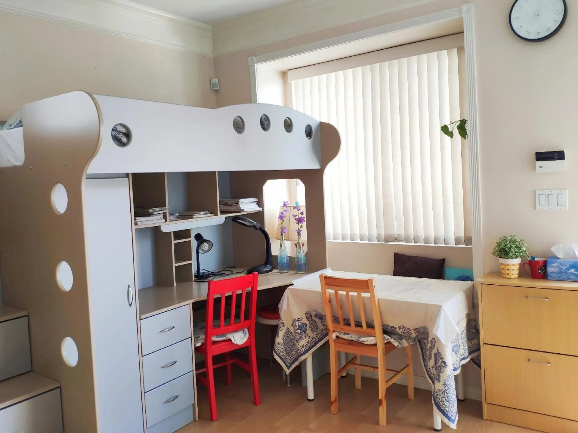 bunk bed in Helen's House / Close to Skytrain and Airport