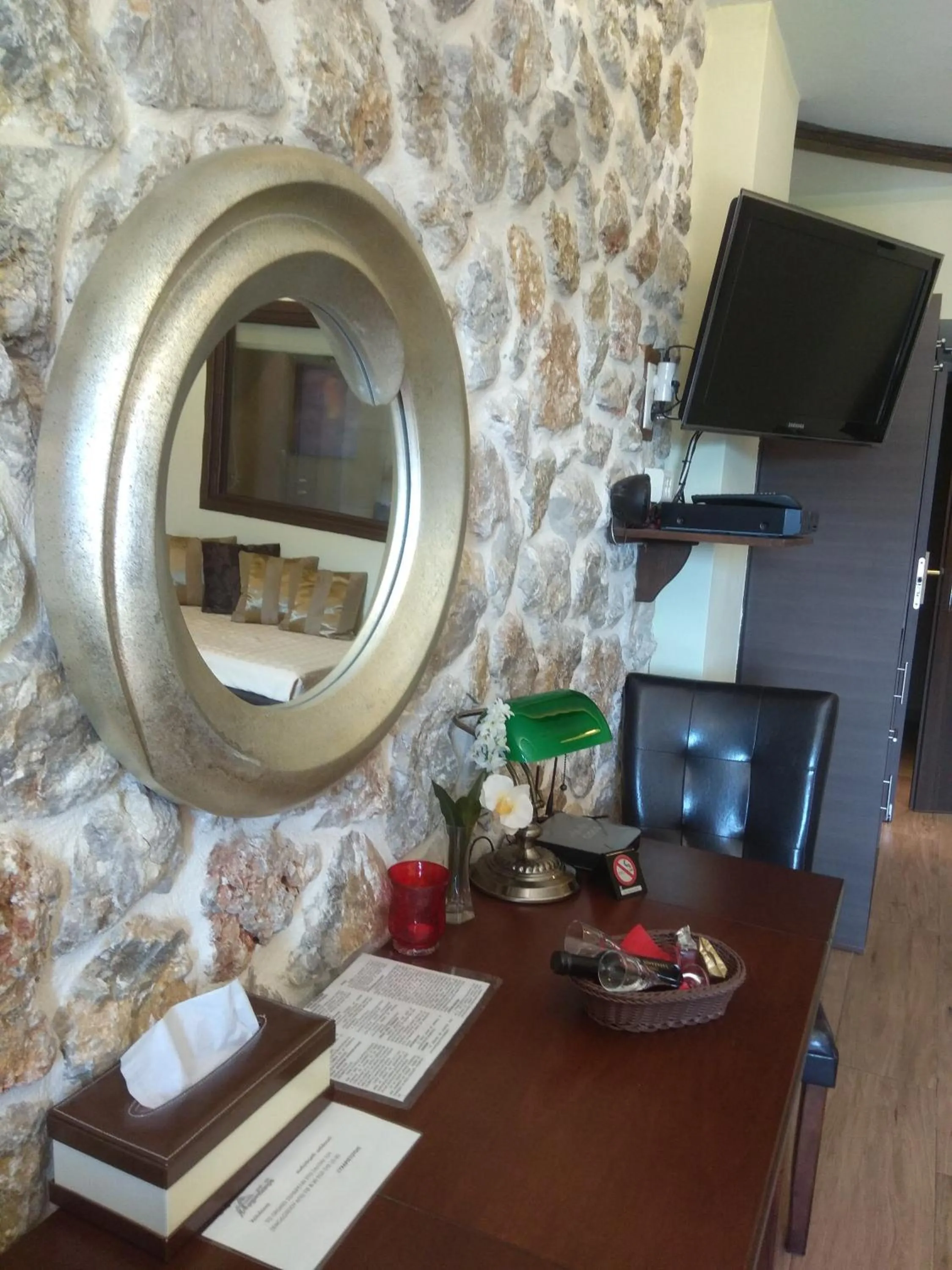 TV and multimedia in Archontopetra Boutique Hotel