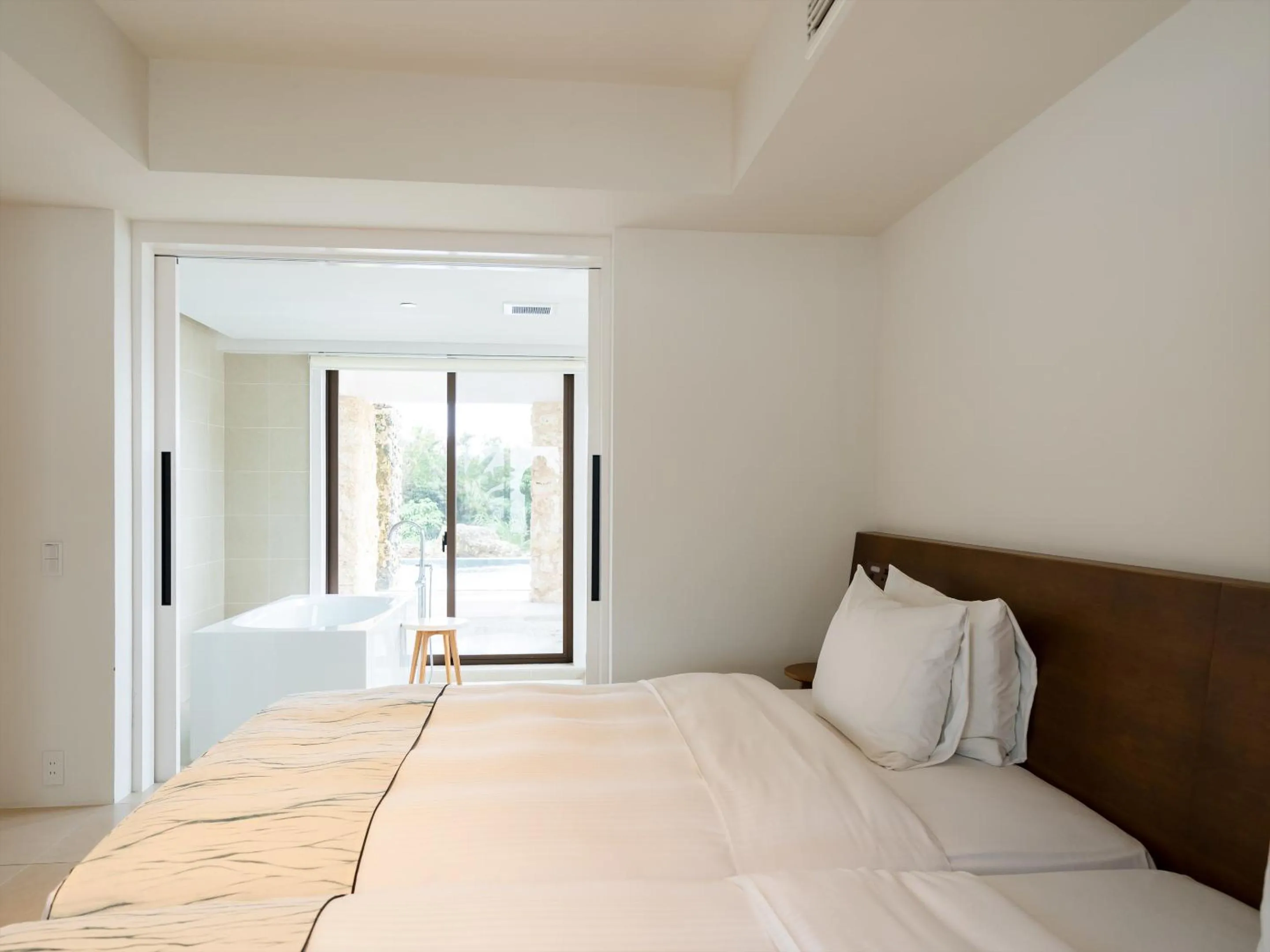 Photo of the whole room, Bed in The Rescape