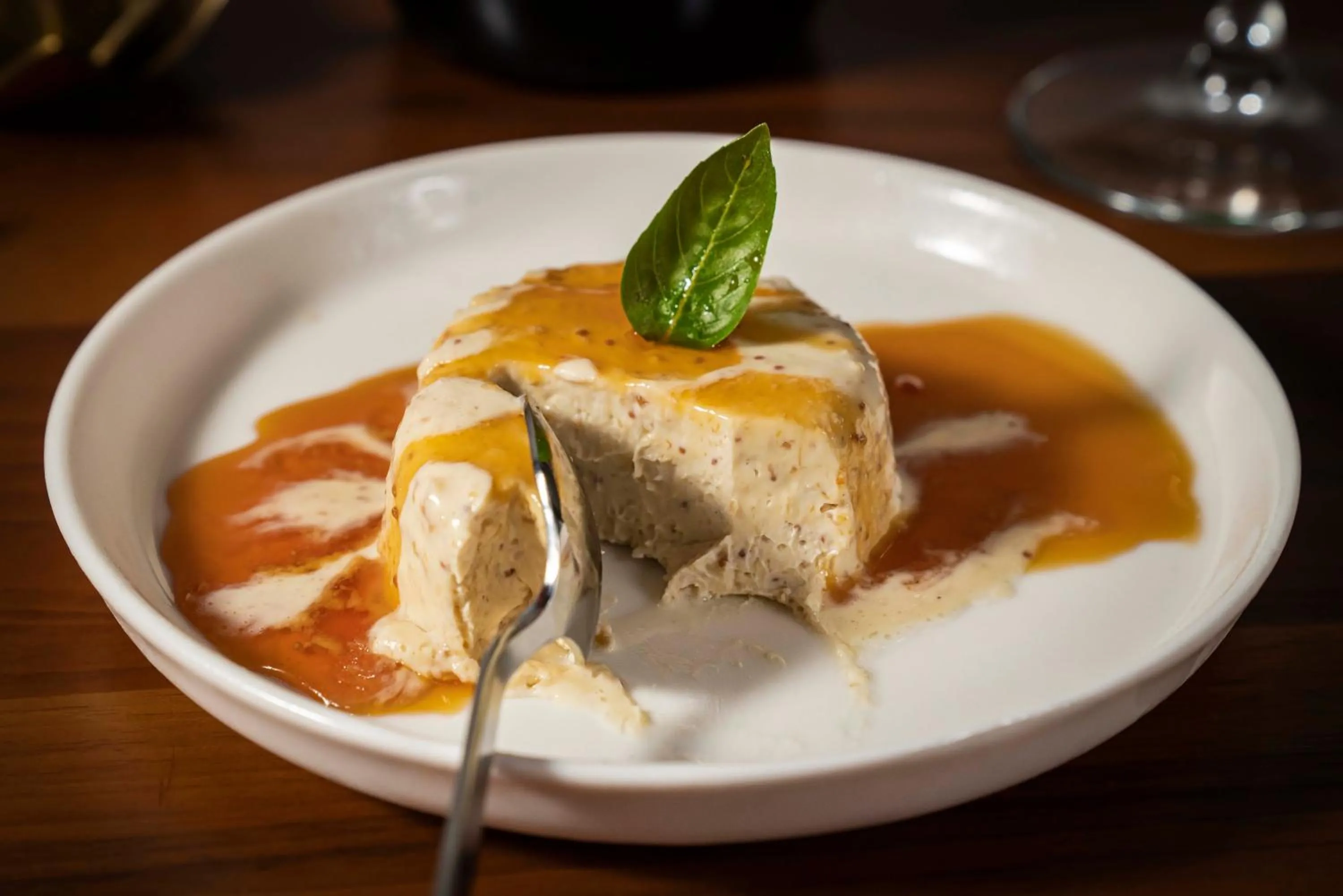 Restaurant/places to eat in Sky Roof Hotel