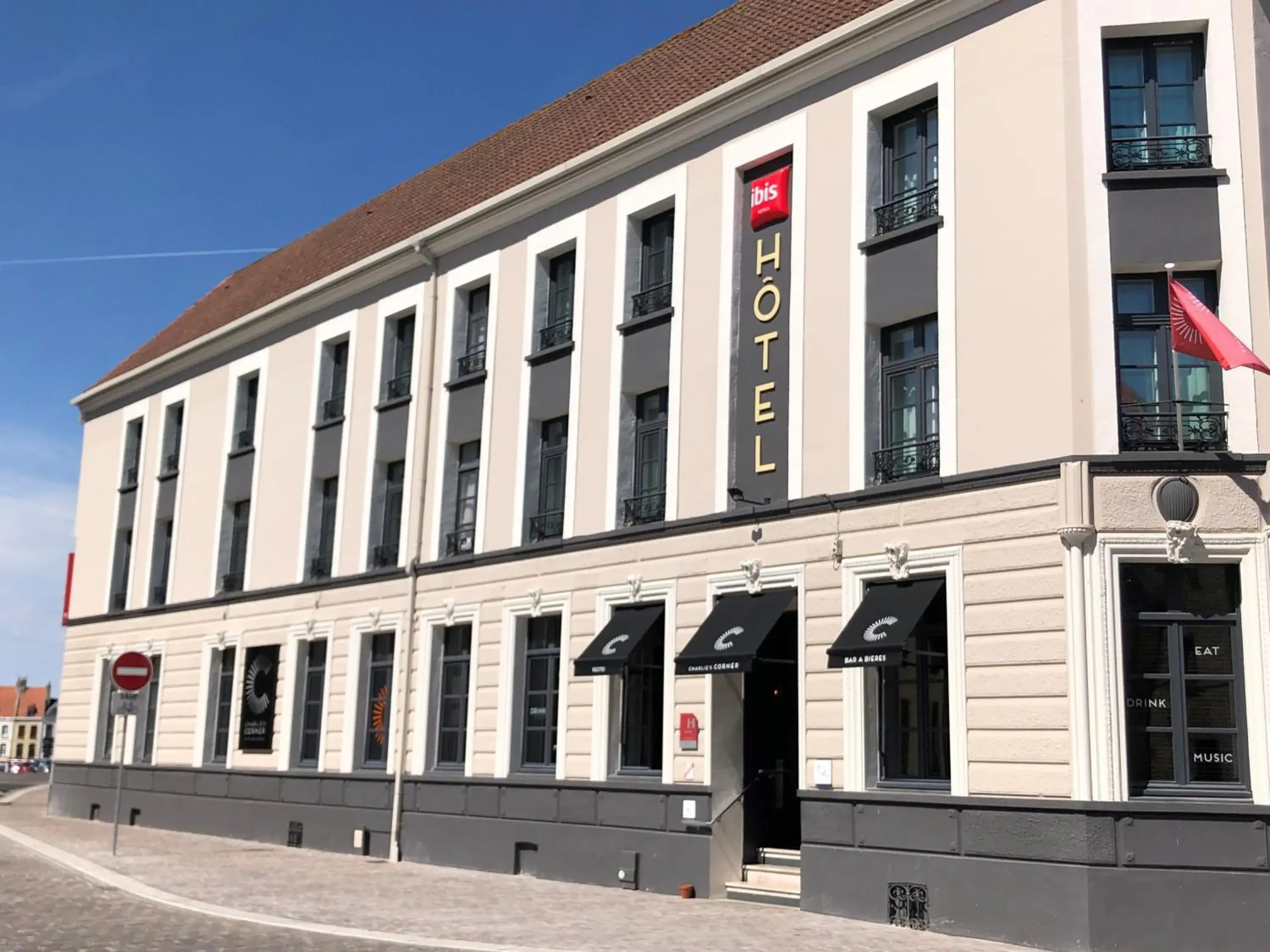 Facade/entrance in ibis Saint-Omer Centre Facade/entrance in ibis Saint-Omer Centre