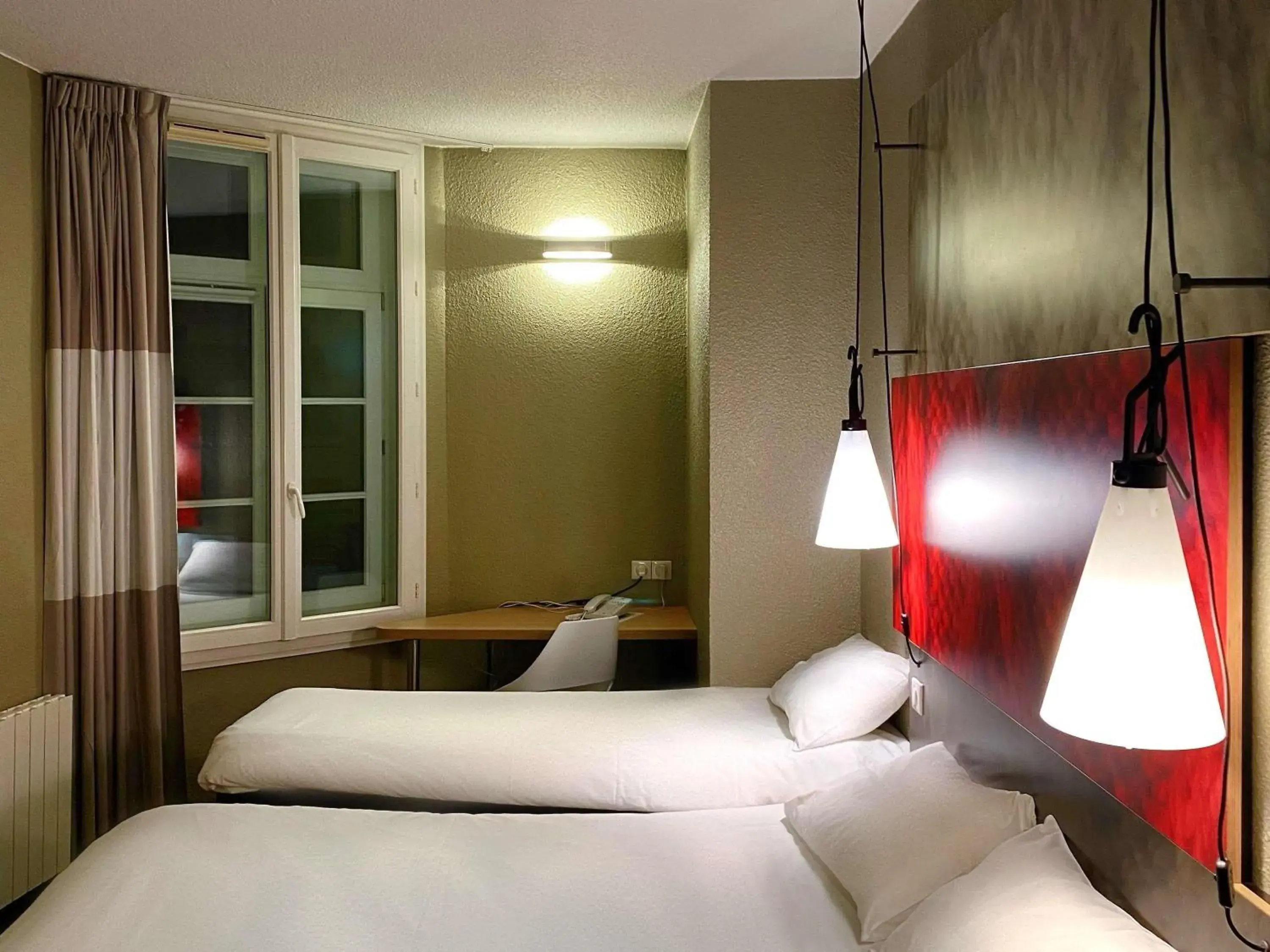 Bedroom, Bed in ibis Saint-Omer Centre Bedroom, Bed in ibis Saint-Omer Centre