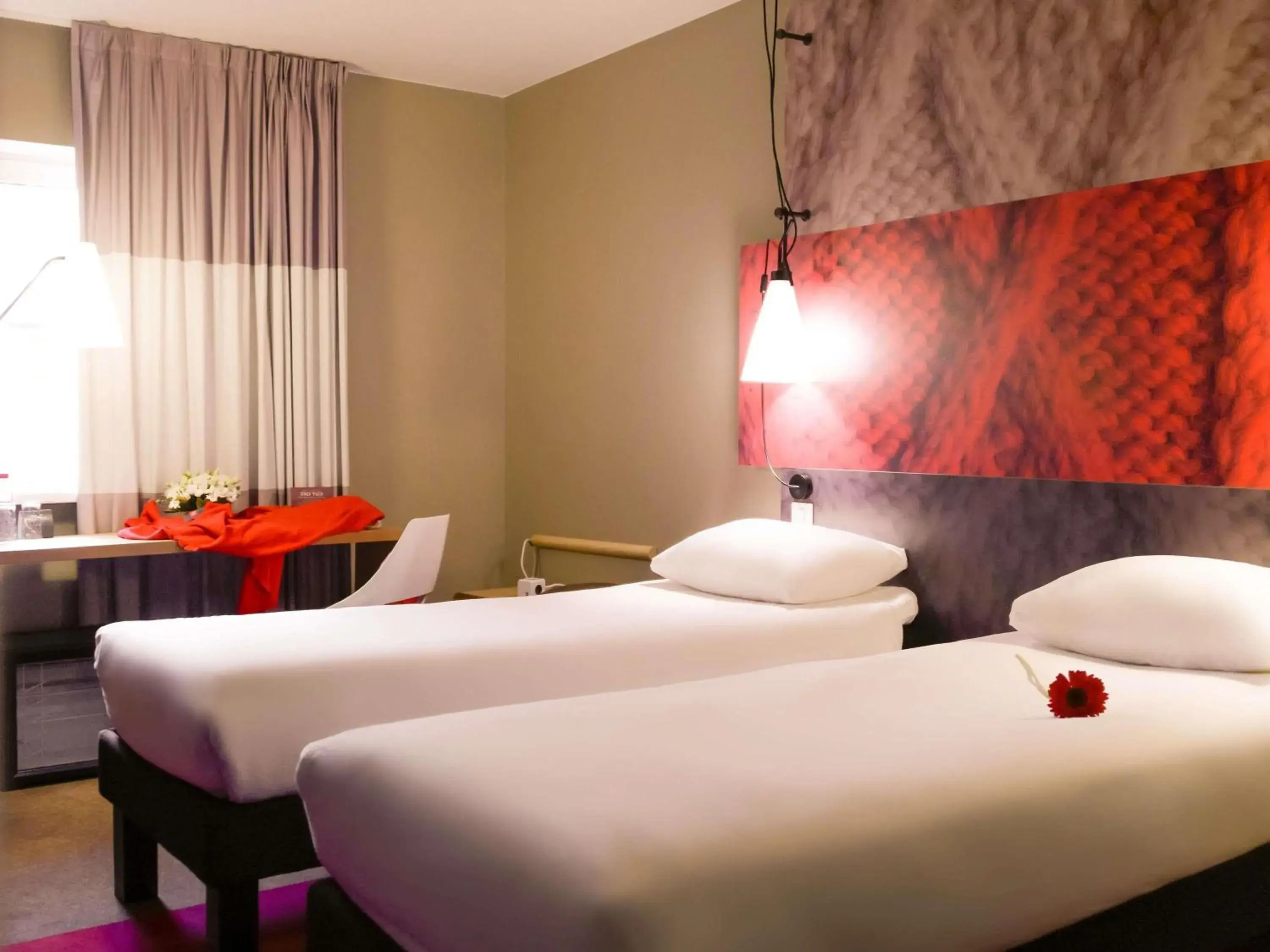 Bedroom, Bed in ibis Saint-Omer Centre Bedroom, Bed in ibis Saint-Omer Centre