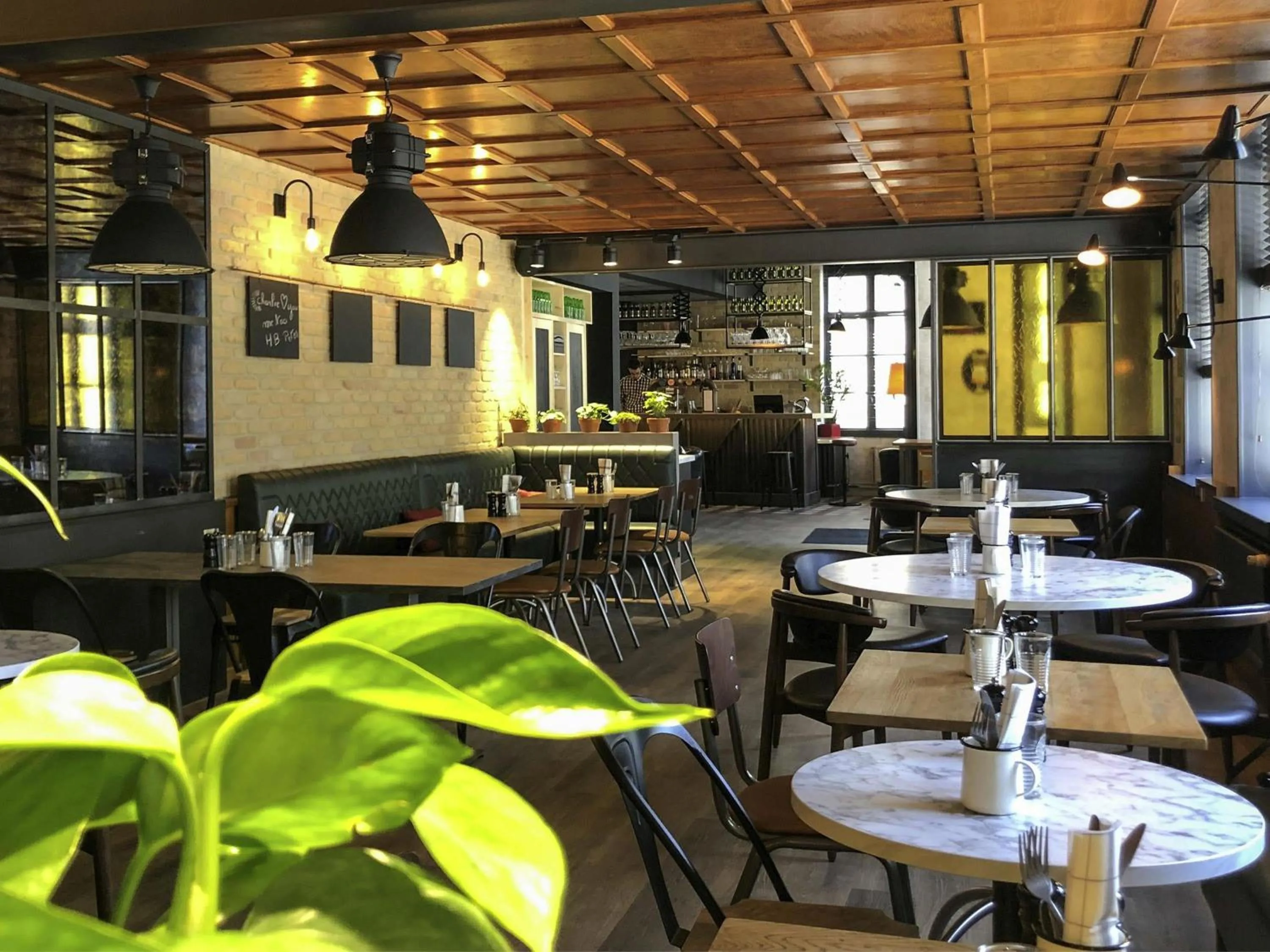 Restaurant/places to eat in ibis Saint-Omer Centre